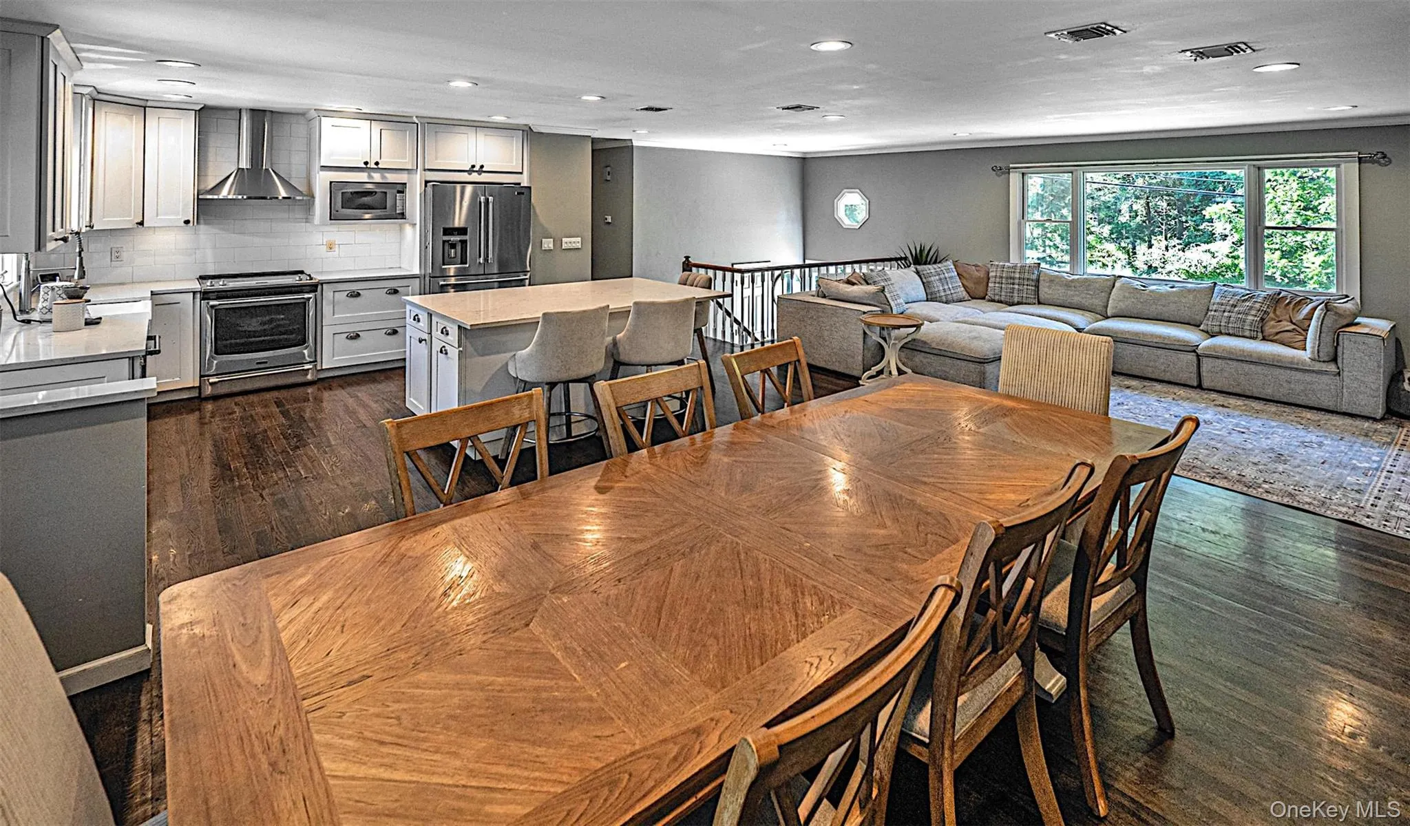 Open concept to upstairs living area. Open concept to upstairs living area.