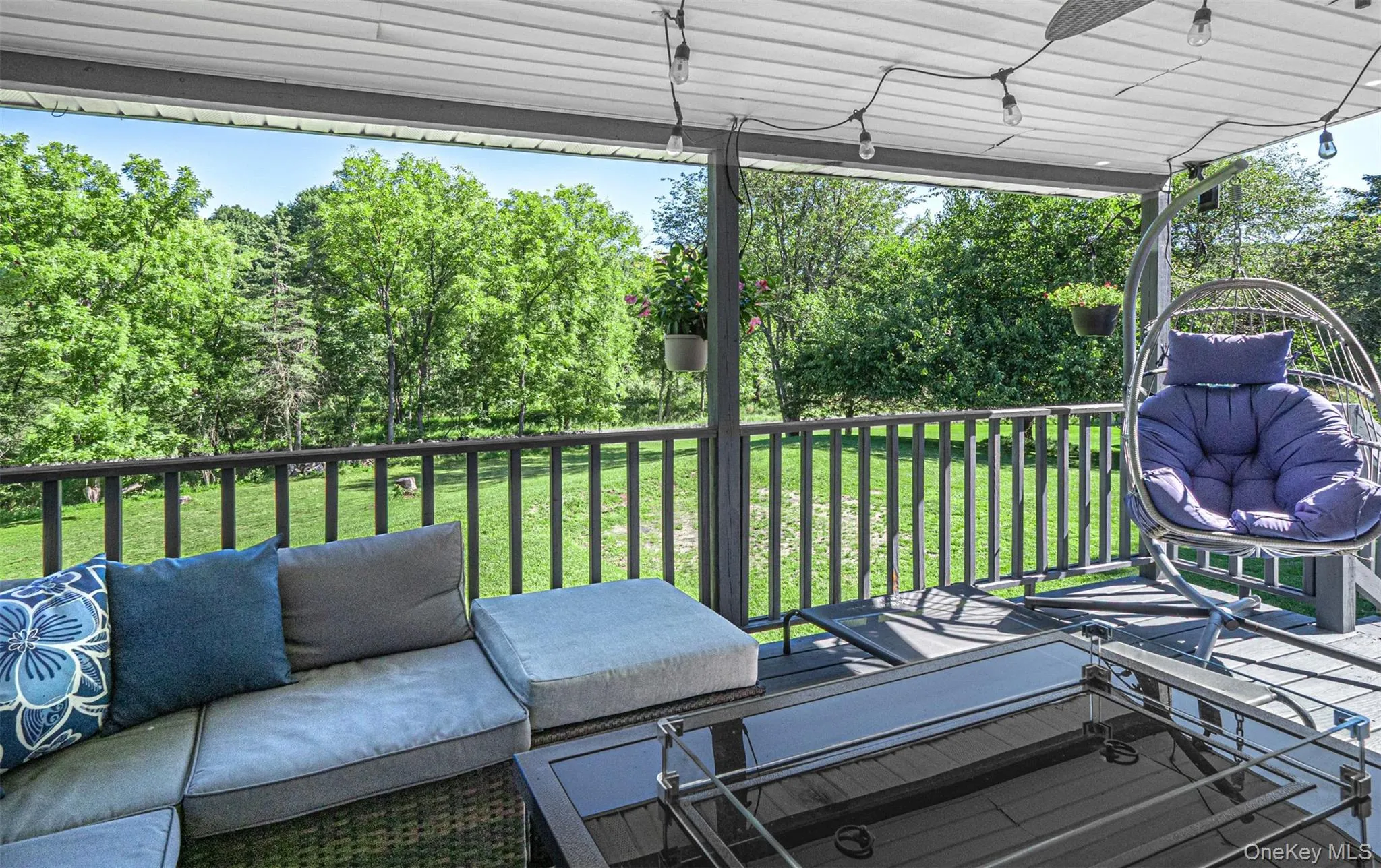 Upper Deck with permanent cover and beautiful views. Upper Deck with permanent cover and beautiful views.