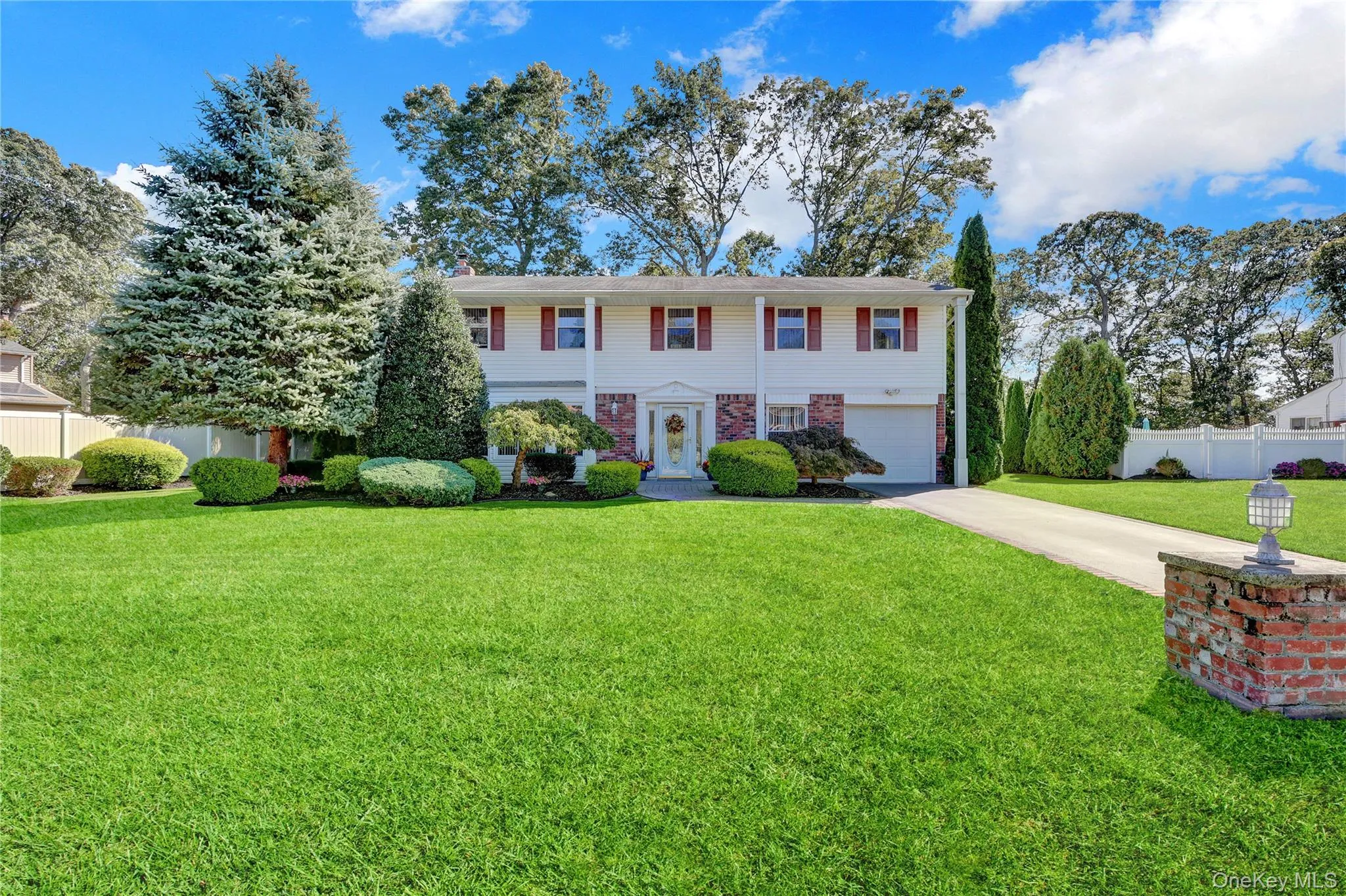 14 Milhouse Lane, Brookhaven, NY, 5 Bedrooms Bedrooms, 10 Rooms Rooms,2 BathroomsBathrooms,Residential,For Rent,Milhouse,0,1044402 14 Milhouse Lane, Brookhaven, NY, 5 Bedrooms Bedrooms, 10 Rooms Rooms,2 BathroomsBathrooms,Residential,For Rent,Milhouse,0,1044402