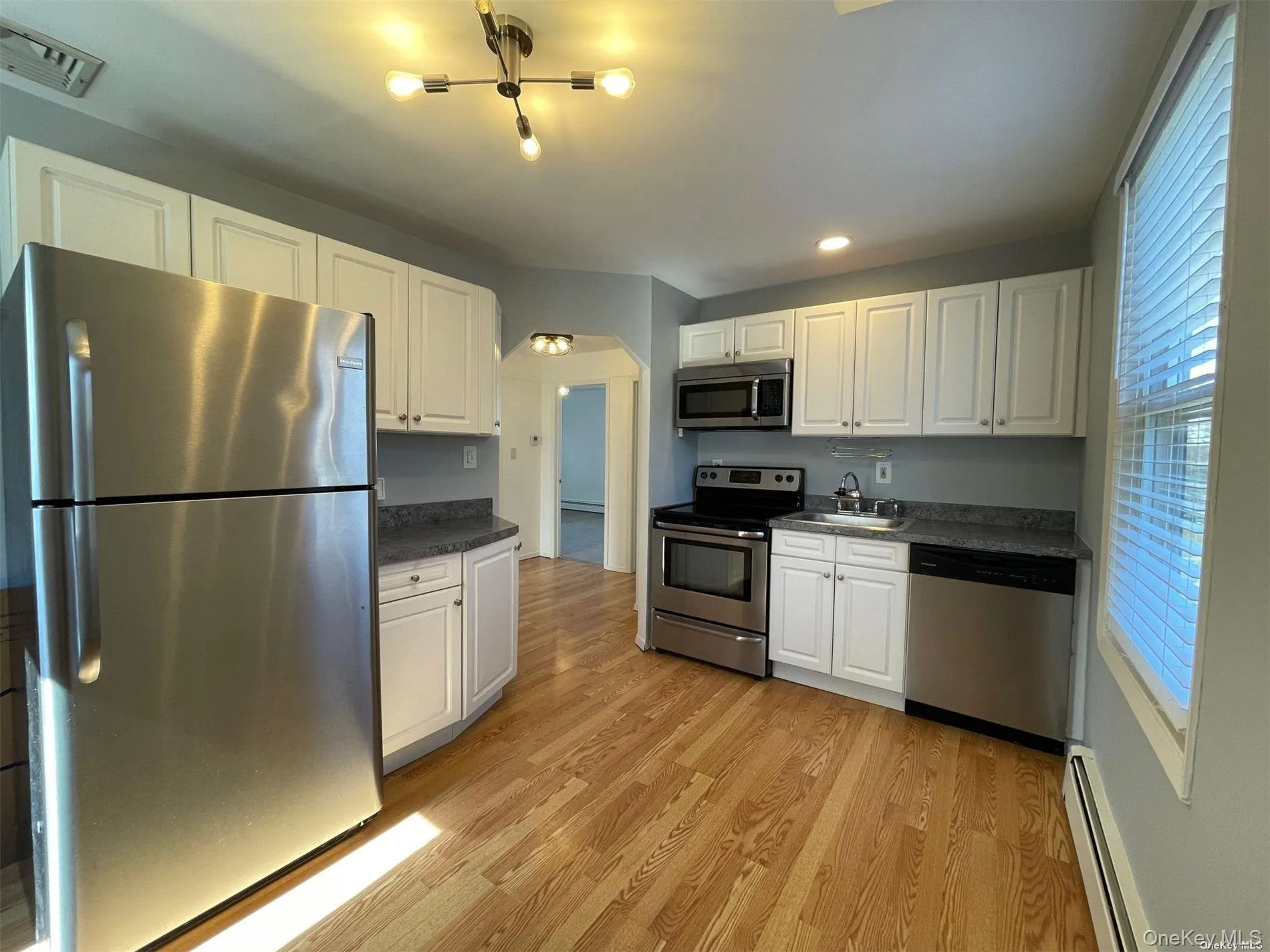 20 Dewey Street, Huntington, NY, 2 Bedrooms Bedrooms, 5 Rooms Rooms,1 BathroomBathrooms,Residential Lease,For Rent,Dewey,0,1044409 20 Dewey Street, Huntington, NY, 2 Bedrooms Bedrooms, 5 Rooms Rooms,1 BathroomBathrooms,Residential Lease,For Rent,Dewey,0,1044409