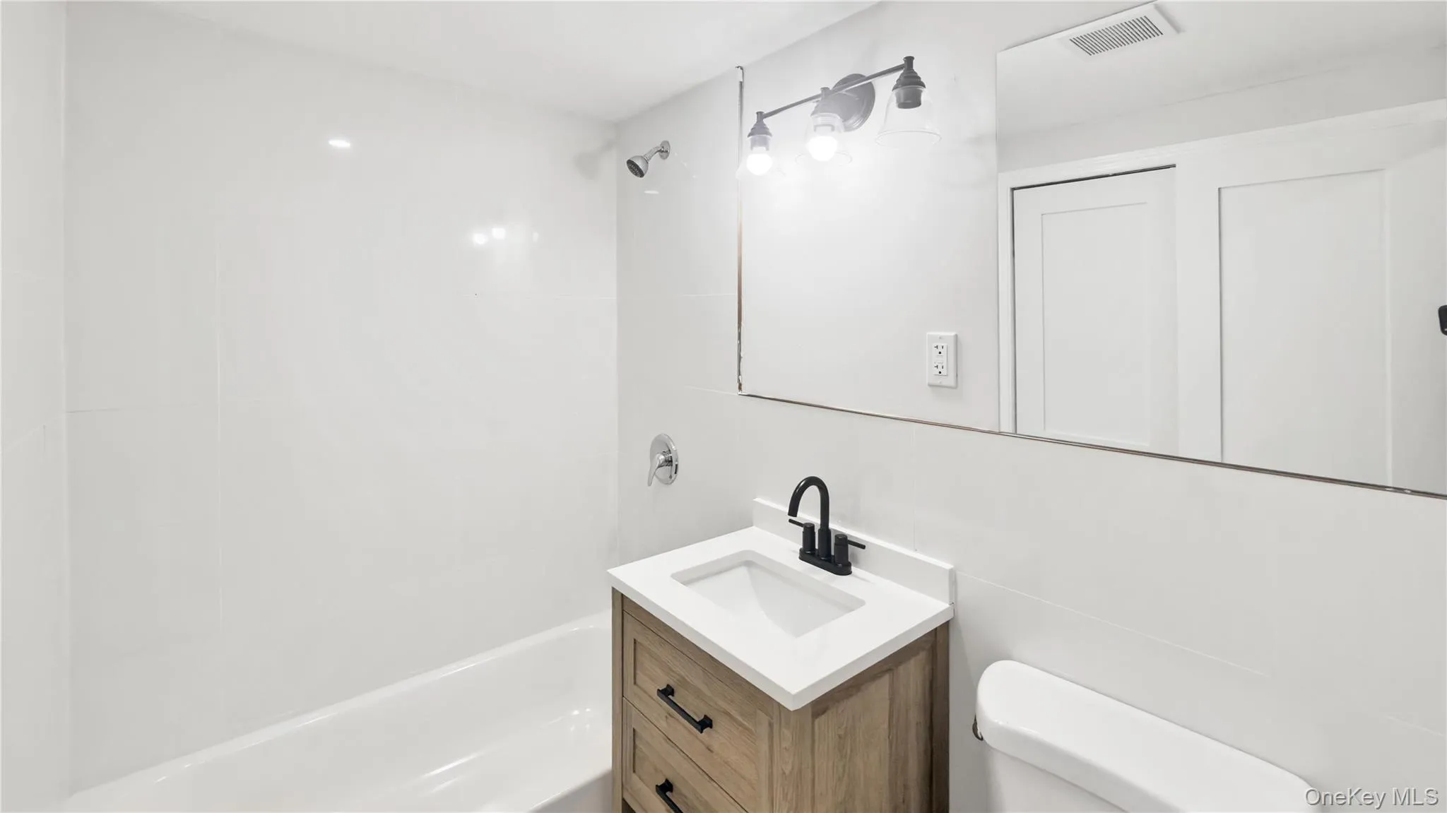 6 Harold Avenue, Hempstead, NY, 4 Bedrooms Bedrooms, 12 Rooms Rooms,3 BathroomsBathrooms,Residential,For Rent,Harold,0,1044416 6 Harold Avenue, Hempstead, NY, 4 Bedrooms Bedrooms, 12 Rooms Rooms,3 BathroomsBathrooms,Residential,For Rent,Harold,0,1044416