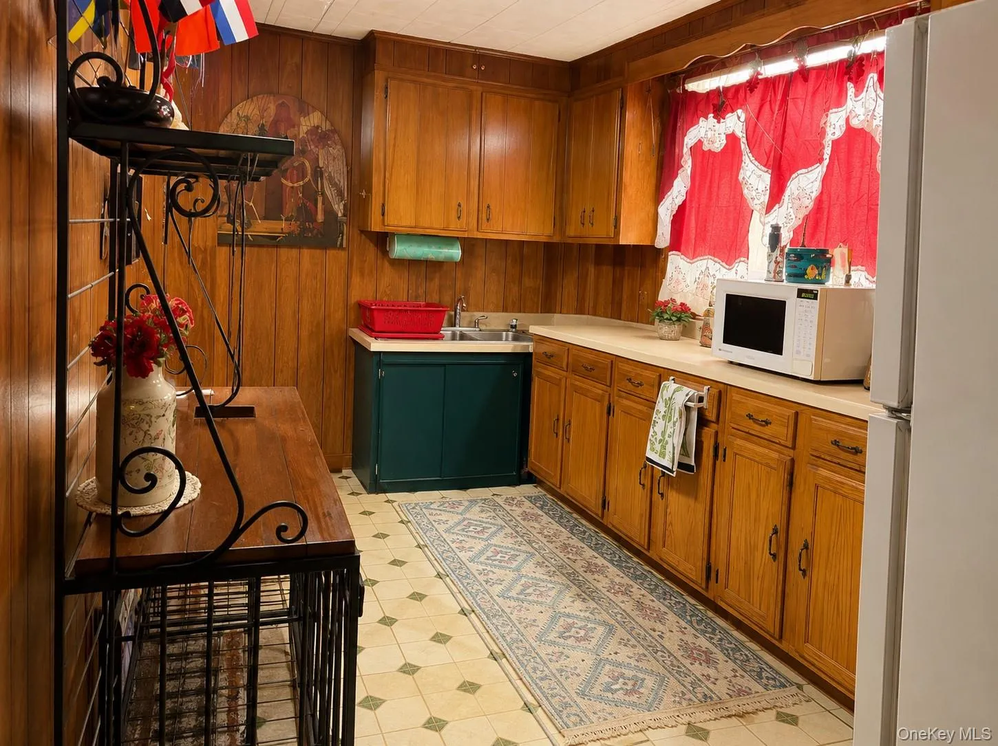 227 Stephens Avenue, New York, NY, 2 Bedrooms Bedrooms, 5 Rooms Rooms,1 BathroomBathrooms,Residential,For Rent,Stephens,0,1044420 227 Stephens Avenue, New York, NY, 2 Bedrooms Bedrooms, 5 Rooms Rooms,1 BathroomBathrooms,Residential,For Rent,Stephens,0,1044420