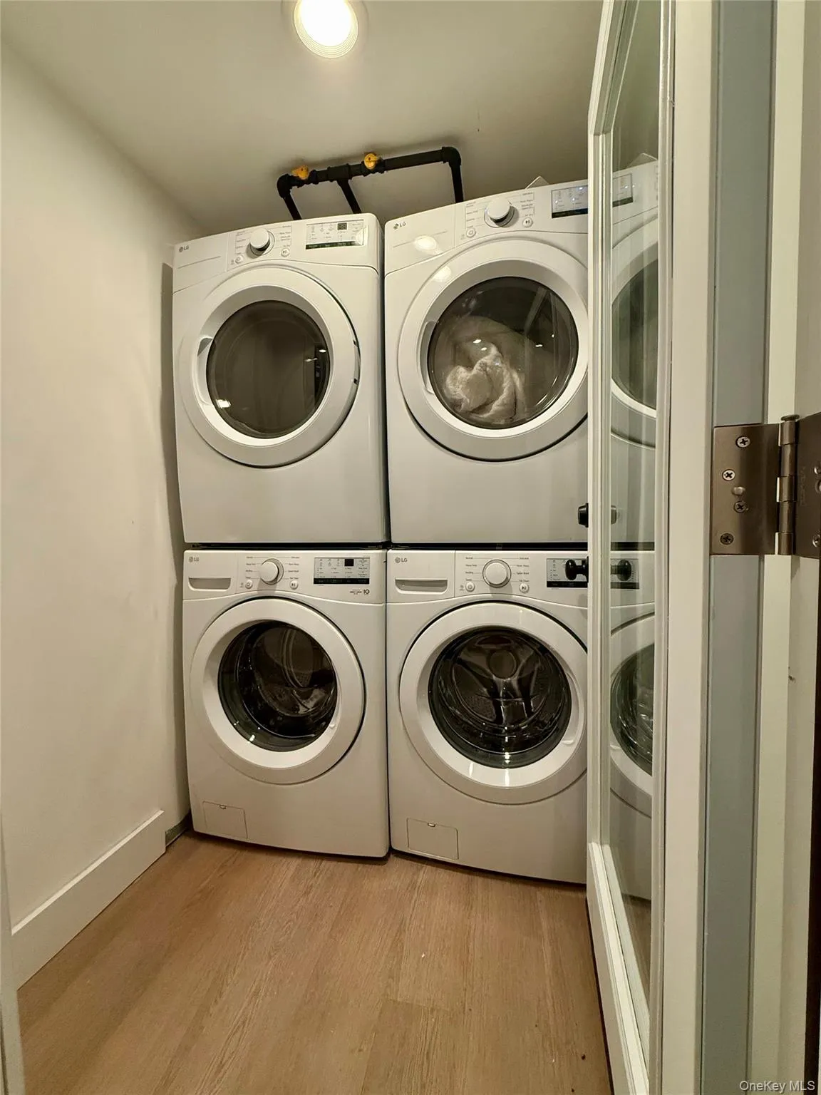 126 Main Street, Brookhaven, NY, 1 Bedroom Bedrooms, 4 Rooms Rooms,1 BathroomBathrooms,Residential Lease,For Rent,Main,0,1044423 126 Main Street, Brookhaven, NY, 1 Bedroom Bedrooms, 4 Rooms Rooms,1 BathroomBathrooms,Residential Lease,For Rent,Main,0,1044423