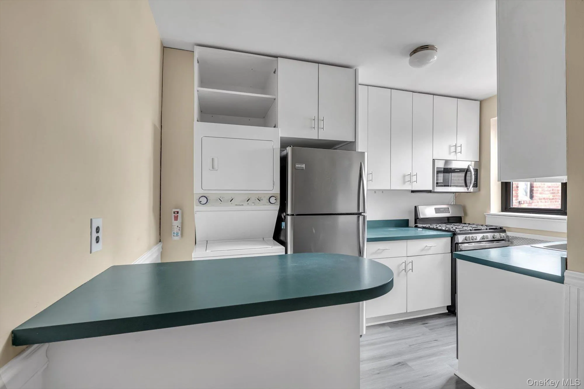 2 Townhouse Place, North Hempstead, NY, 1 Bedroom Bedrooms, 4 Rooms Rooms,1 BathroomBathrooms,Residential,For Rent,Townhouse,0,1044433 2 Townhouse Place, North Hempstead, NY, 1 Bedroom Bedrooms, 4 Rooms Rooms,1 BathroomBathrooms,Residential,For Rent,Townhouse,0,1044433