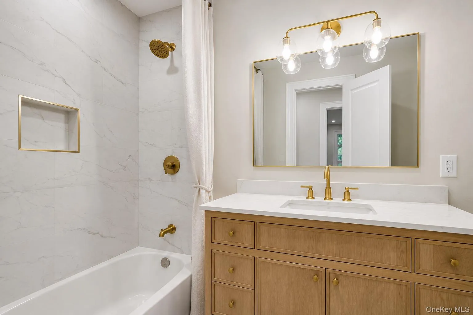 8 Hidden Path, Southampton, NY, 5 Bedrooms Bedrooms, 10 Rooms Rooms,5 BathroomsBathrooms,Residential,For Rent,Hidden,0,1044436 8 Hidden Path, Southampton, NY, 5 Bedrooms Bedrooms, 10 Rooms Rooms,5 BathroomsBathrooms,Residential,For Rent,Hidden,0,1044436