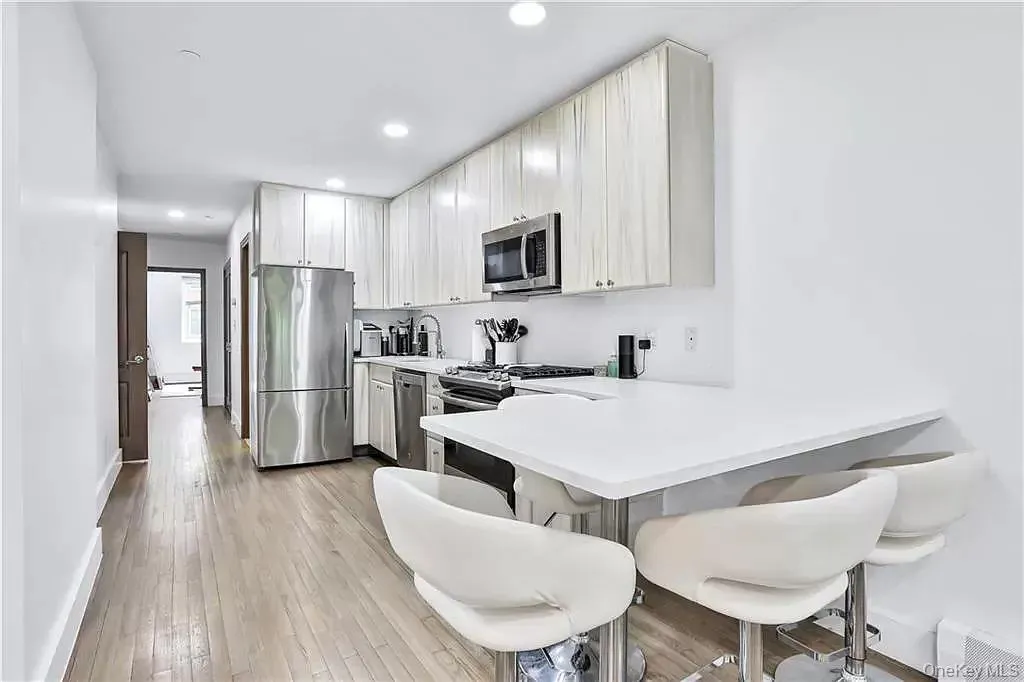 3368 Shore Parkway, New York, NY, 3 Bedrooms Bedrooms, 6 Rooms Rooms,1 BathroomBathrooms,Residential,For Rent,Shore,0,1044438 3368 Shore Parkway, New York, NY, 3 Bedrooms Bedrooms, 6 Rooms Rooms,1 BathroomBathrooms,Residential,For Rent,Shore,0,1044438