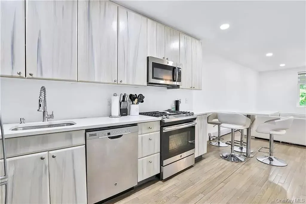 3368 Shore Parkway, New York, NY, 3 Bedrooms Bedrooms, 6 Rooms Rooms,1 BathroomBathrooms,Residential,For Rent,Shore,0,1044438 3368 Shore Parkway, New York, NY, 3 Bedrooms Bedrooms, 6 Rooms Rooms,1 BathroomBathrooms,Residential,For Rent,Shore,0,1044438