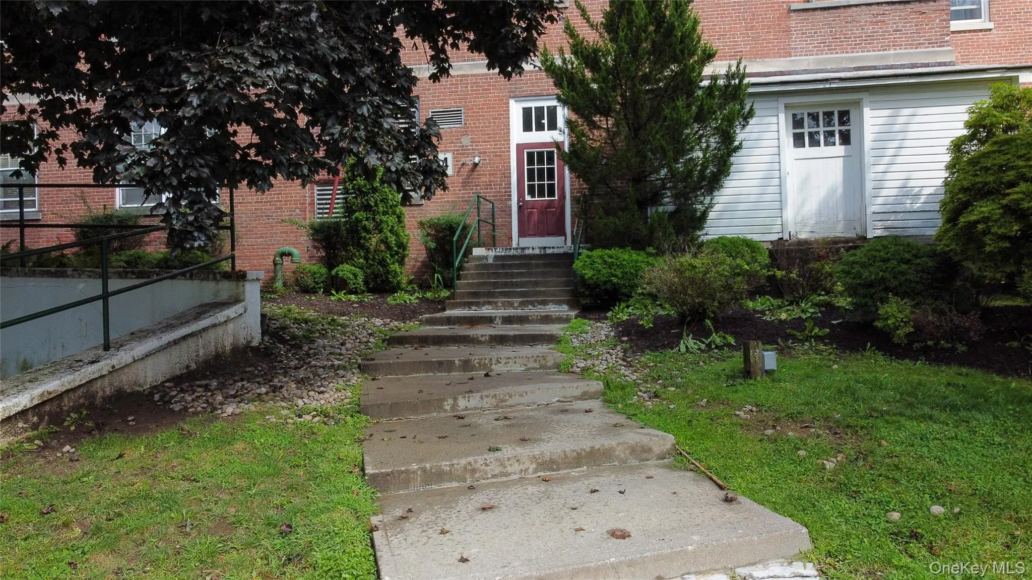 Convenient building side entrance directly to elevator Convenient building side entrance directly to elevator