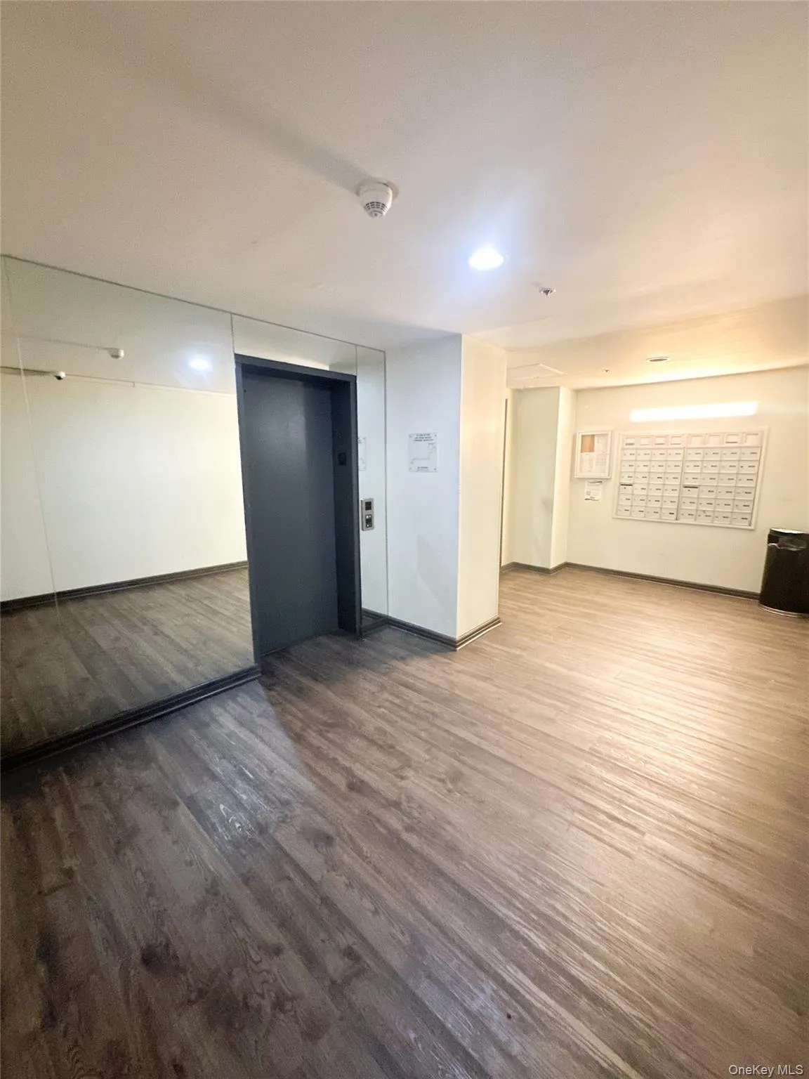 Bright interior common area with convenient elevator access. Bright interior common area with convenient elevator access.