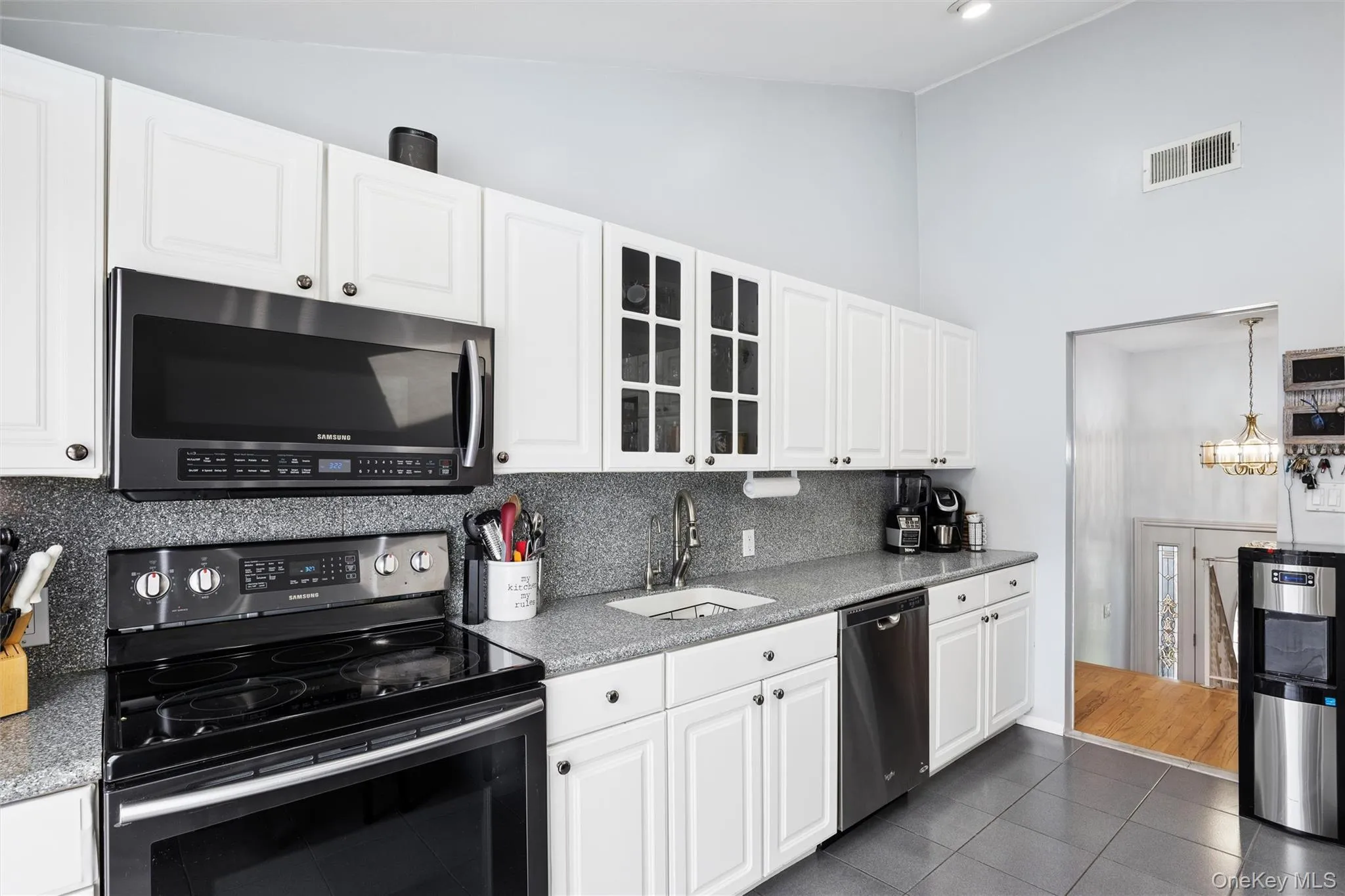 33 Sherwood Drive, Oyster Bay, NY, 4 Bedrooms Bedrooms, 9 Rooms Rooms,2 BathroomsBathrooms,Residential,For Rent,Sherwood,0,1044453 33 Sherwood Drive, Oyster Bay, NY, 4 Bedrooms Bedrooms, 9 Rooms Rooms,2 BathroomsBathrooms,Residential,For Rent,Sherwood,0,1044453