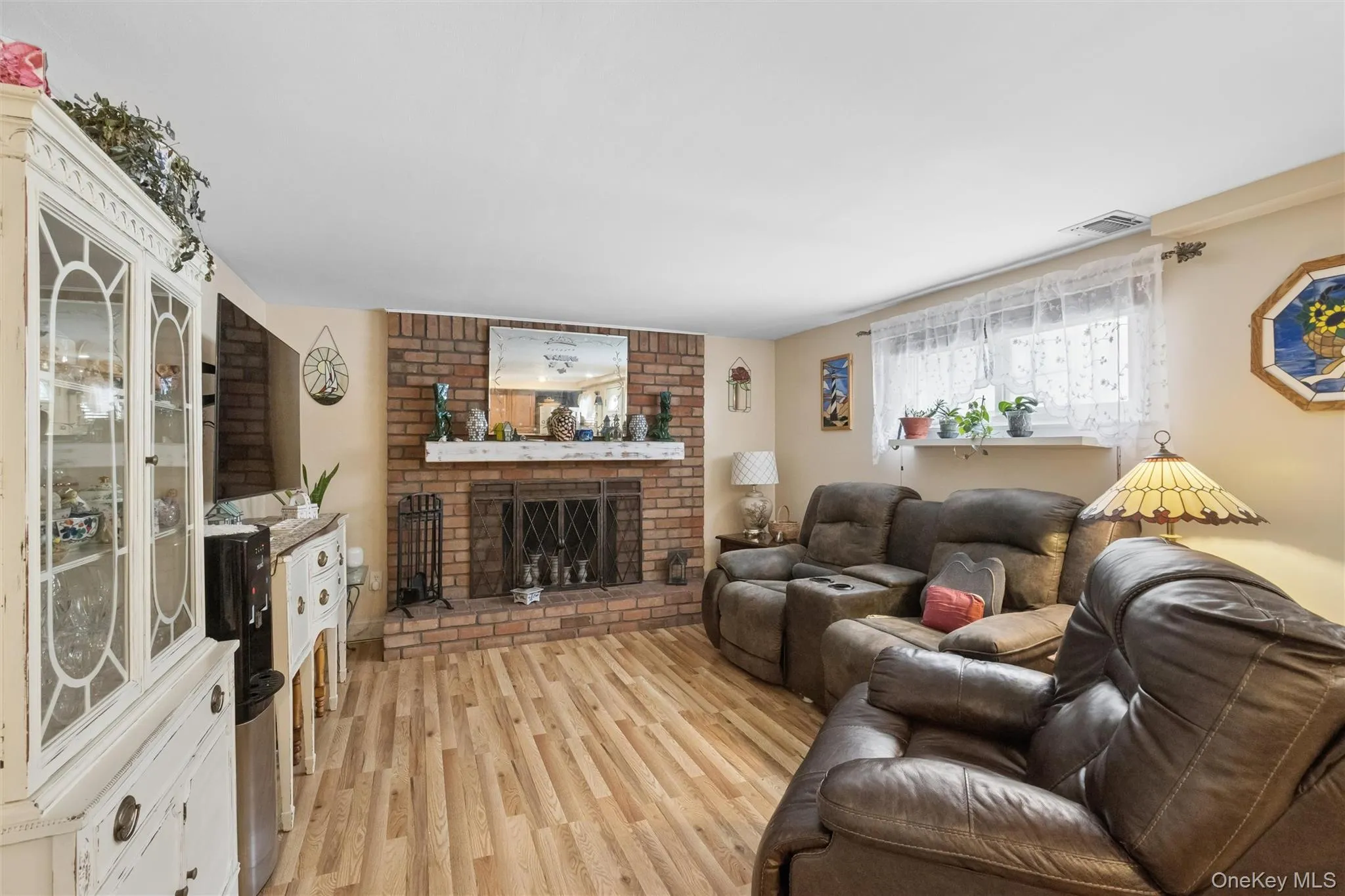 33 Sherwood Drive, Oyster Bay, NY, 4 Bedrooms Bedrooms, 9 Rooms Rooms,2 BathroomsBathrooms,Residential,For Rent,Sherwood,0,1044453 33 Sherwood Drive, Oyster Bay, NY, 4 Bedrooms Bedrooms, 9 Rooms Rooms,2 BathroomsBathrooms,Residential,For Rent,Sherwood,0,1044453