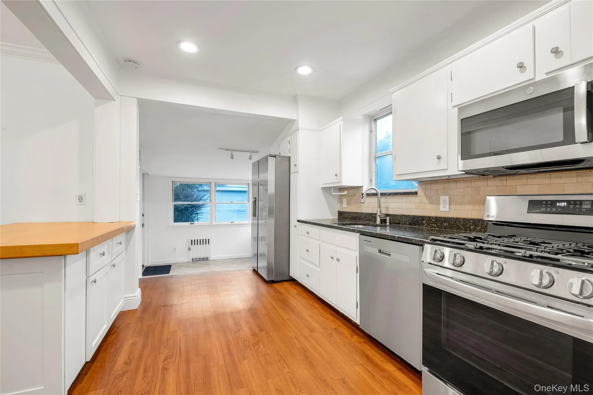 138 Hillcrest Avenue, North Hempstead, NY, 3 Bedrooms Bedrooms, 8 Rooms Rooms,1 BathroomBathrooms,Residential Lease,For Rent,Hillcrest,0,1044459 138 Hillcrest Avenue, North Hempstead, NY, 3 Bedrooms Bedrooms, 8 Rooms Rooms,1 BathroomBathrooms,Residential Lease,For Rent,Hillcrest,0,1044459