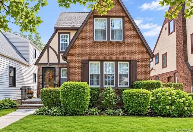 230 Crocus Avenue, Hempstead, NY, 3 Bedrooms Bedrooms, 8 Rooms Rooms,2 BathroomsBathrooms,Residential,For Rent,Crocus,0,1044474 230 Crocus Avenue, Hempstead, NY, 3 Bedrooms Bedrooms, 8 Rooms Rooms,2 BathroomsBathrooms,Residential,For Rent,Crocus,0,1044474