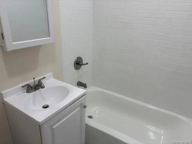 152-72 Melbourne Avenue, New York, NY, 1 Bedroom Bedrooms, 3 Rooms Rooms,1 BathroomBathrooms,Residential,For Rent,Melbourne,0,1044481 152-72 Melbourne Avenue, New York, NY, 1 Bedroom Bedrooms, 3 Rooms Rooms,1 BathroomBathrooms,Residential,For Rent,Melbourne,0,1044481