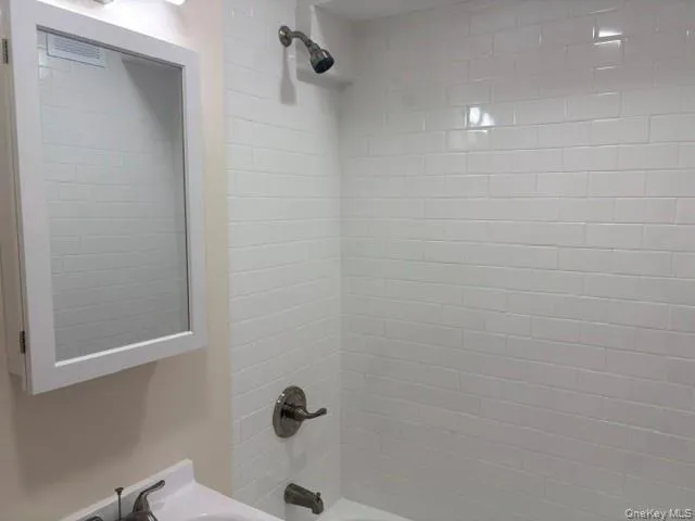 152-72 Melbourne Avenue, New York, NY, 1 Bedroom Bedrooms, 3 Rooms Rooms,1 BathroomBathrooms,Residential,For Rent,Melbourne,0,1044481 152-72 Melbourne Avenue, New York, NY, 1 Bedroom Bedrooms, 3 Rooms Rooms,1 BathroomBathrooms,Residential,For Rent,Melbourne,0,1044481