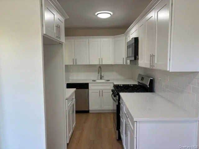 152-72 Melbourne Avenue, New York, NY, 1 Bedroom Bedrooms, 3 Rooms Rooms,1 BathroomBathrooms,Residential,For Rent,Melbourne,0,1044481 152-72 Melbourne Avenue, New York, NY, 1 Bedroom Bedrooms, 3 Rooms Rooms,1 BathroomBathrooms,Residential,For Rent,Melbourne,0,1044481