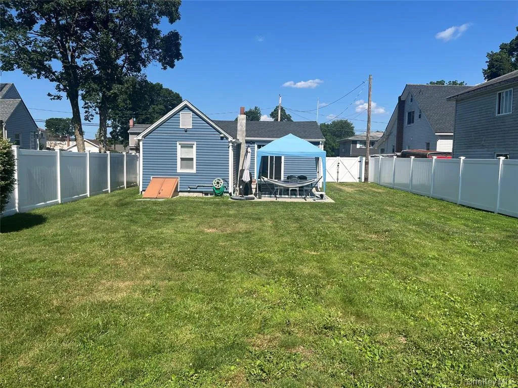 19 9th Avenue, Huntington, NY, 2 Bedrooms Bedrooms, 4 Rooms Rooms,1 BathroomBathrooms,Residential,For Rent,9th,0,1044486 19 9th Avenue, Huntington, NY, 2 Bedrooms Bedrooms, 4 Rooms Rooms,1 BathroomBathrooms,Residential,For Rent,9th,0,1044486