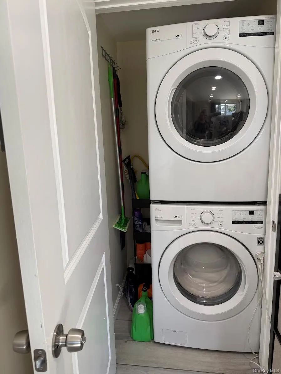 19 9th Avenue, Huntington, NY, 2 Bedrooms Bedrooms, 4 Rooms Rooms,1 BathroomBathrooms,Residential,For Rent,9th,0,1044486 19 9th Avenue, Huntington, NY, 2 Bedrooms Bedrooms, 4 Rooms Rooms,1 BathroomBathrooms,Residential,For Rent,9th,0,1044486