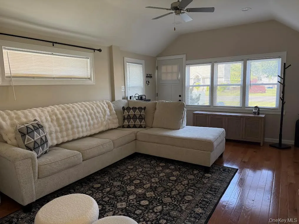 19 9th Avenue, Huntington, NY, 2 Bedrooms Bedrooms, 4 Rooms Rooms,1 BathroomBathrooms,Residential,For Rent,9th,0,1044486 19 9th Avenue, Huntington, NY, 2 Bedrooms Bedrooms, 4 Rooms Rooms,1 BathroomBathrooms,Residential,For Rent,9th,0,1044486