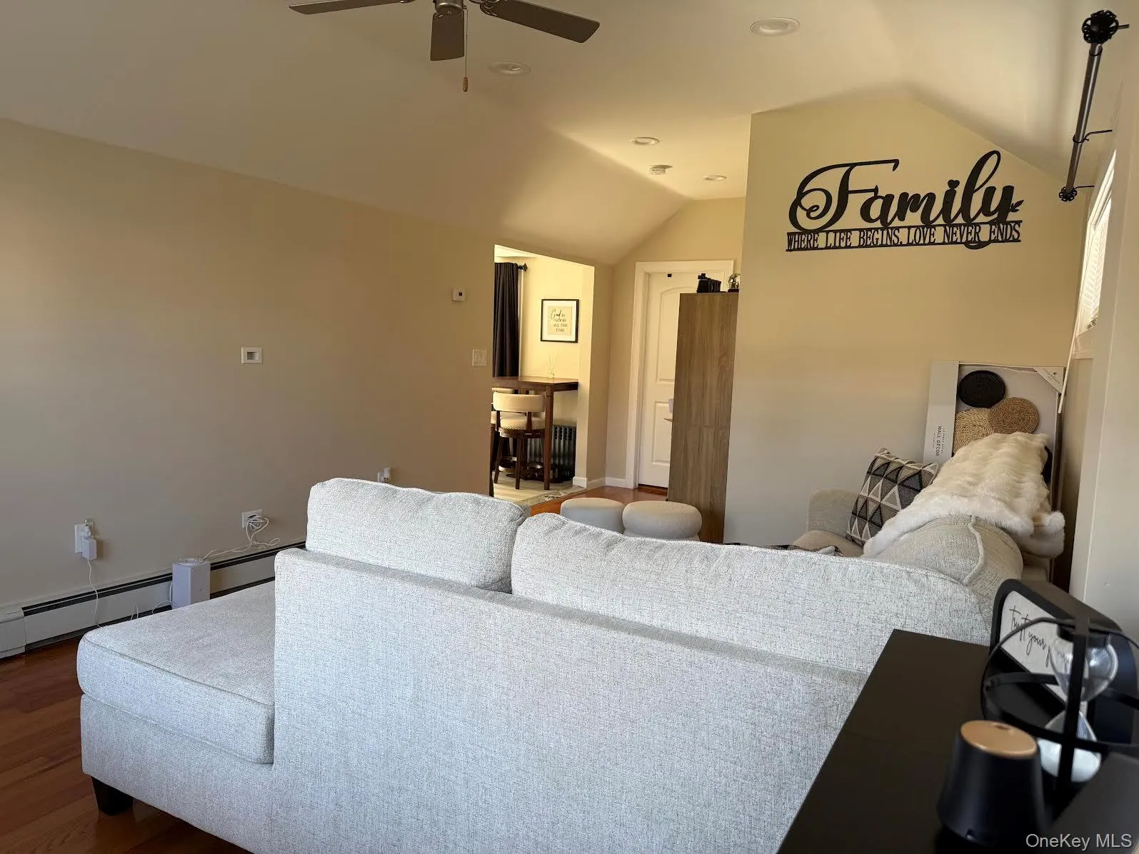 19 9th Avenue, Huntington, NY, 2 Bedrooms Bedrooms, 4 Rooms Rooms,1 BathroomBathrooms,Residential,For Rent,9th,0,1044486 19 9th Avenue, Huntington, NY, 2 Bedrooms Bedrooms, 4 Rooms Rooms,1 BathroomBathrooms,Residential,For Rent,9th,0,1044486
