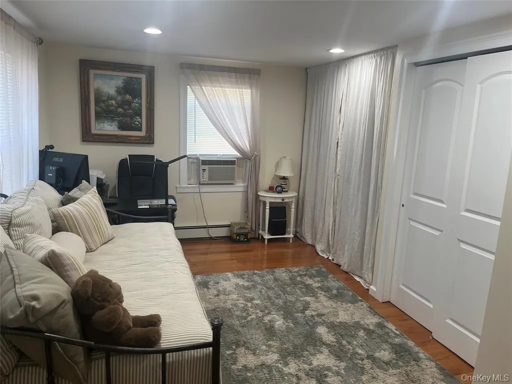 19 9th Avenue, Huntington, NY, 2 Bedrooms Bedrooms, 4 Rooms Rooms,1 BathroomBathrooms,Residential,For Rent,9th,0,1044486 19 9th Avenue, Huntington, NY, 2 Bedrooms Bedrooms, 4 Rooms Rooms,1 BathroomBathrooms,Residential,For Rent,9th,0,1044486