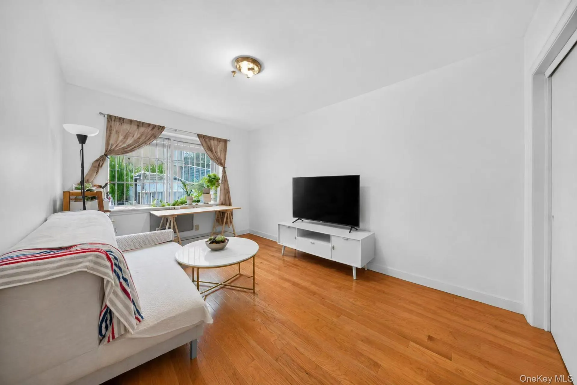 10005 37th Avenue, New York, NY, 3 Bedrooms Bedrooms, 6 Rooms Rooms,2 BathroomsBathrooms,Residential,For Rent,37th,0,1044491 10005 37th Avenue, New York, NY, 3 Bedrooms Bedrooms, 6 Rooms Rooms,2 BathroomsBathrooms,Residential,For Rent,37th,0,1044491