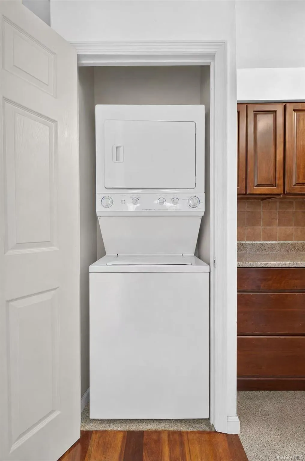 10005 37th Avenue, New York, NY, 3 Bedrooms Bedrooms, 6 Rooms Rooms,2 BathroomsBathrooms,Residential,For Rent,37th,0,1044491 10005 37th Avenue, New York, NY, 3 Bedrooms Bedrooms, 6 Rooms Rooms,2 BathroomsBathrooms,Residential,For Rent,37th,0,1044491