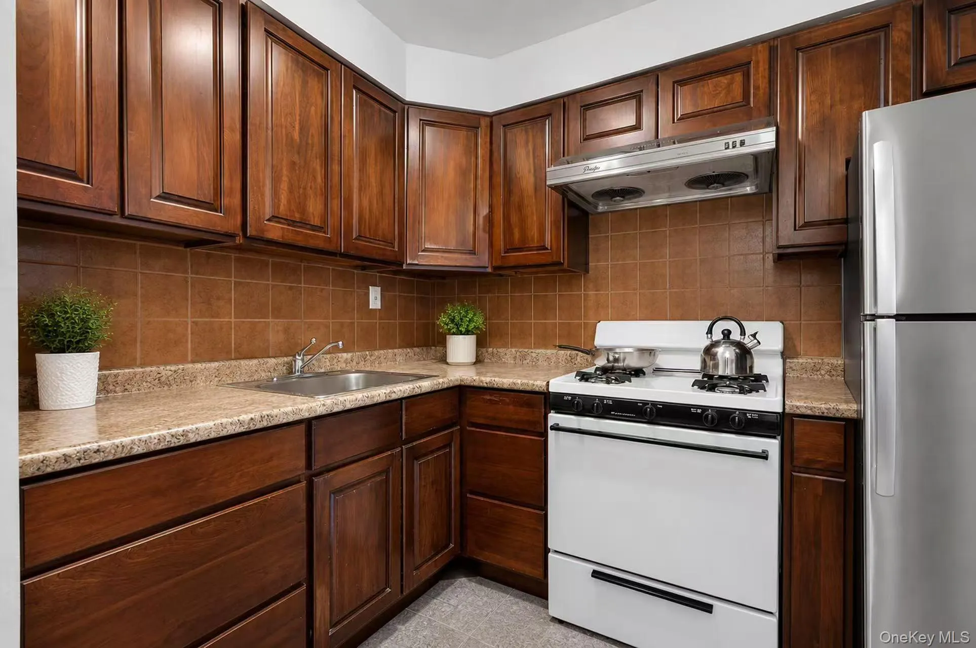 10005 37th Avenue, New York, NY, 3 Bedrooms Bedrooms, 6 Rooms Rooms,2 BathroomsBathrooms,Residential,For Rent,37th,0,1044491 10005 37th Avenue, New York, NY, 3 Bedrooms Bedrooms, 6 Rooms Rooms,2 BathroomsBathrooms,Residential,For Rent,37th,0,1044491