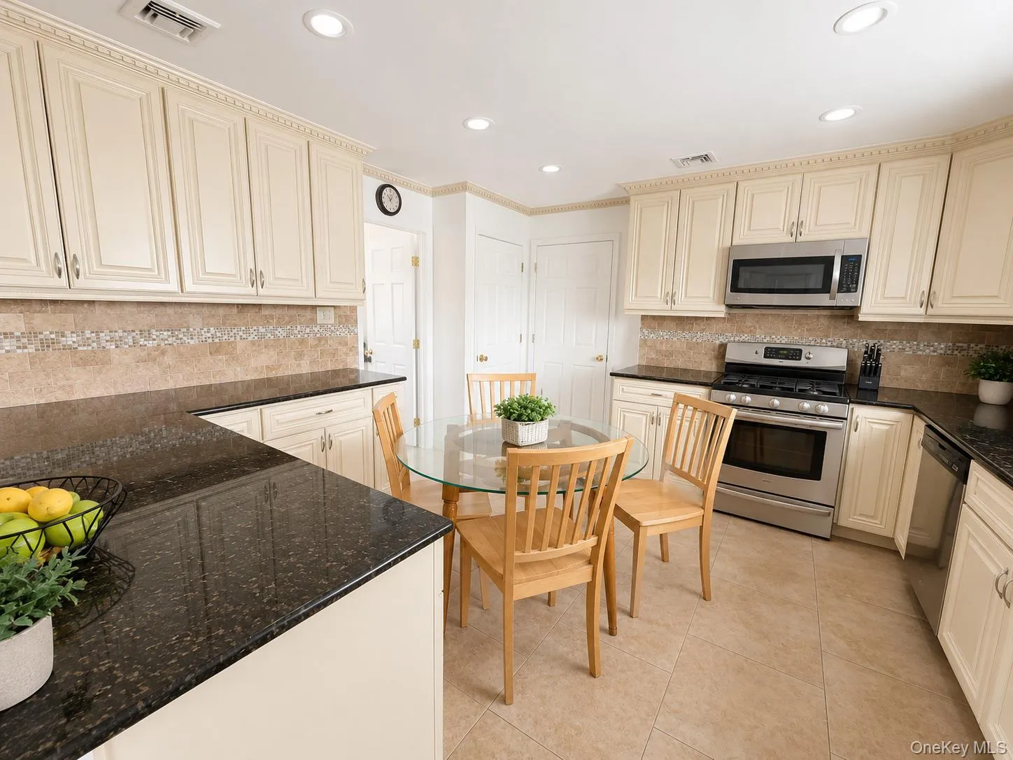 1745 Bellmore Avenue, Hempstead, NY, 4 Bedrooms Bedrooms, 7 Rooms Rooms,3 BathroomsBathrooms,Residential,For Rent,Bellmore,0,1044497 1745 Bellmore Avenue, Hempstead, NY, 4 Bedrooms Bedrooms, 7 Rooms Rooms,3 BathroomsBathrooms,Residential,For Rent,Bellmore,0,1044497