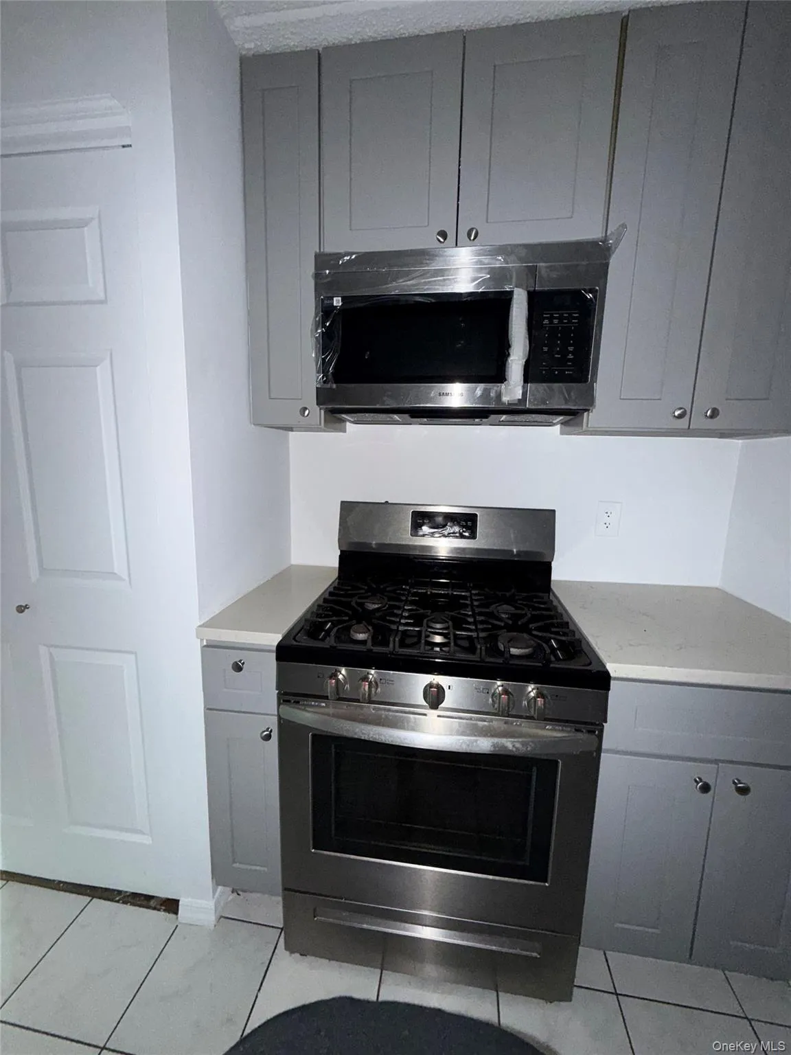 1116 Warburton Avenue, Yonkers, NY, 2 Bedrooms Bedrooms, 5 Rooms Rooms,1 BathroomBathrooms,Residential Lease,For Rent,Warburton,0,1044501 1116 Warburton Avenue, Yonkers, NY, 2 Bedrooms Bedrooms, 5 Rooms Rooms,1 BathroomBathrooms,Residential Lease,For Rent,Warburton,0,1044501