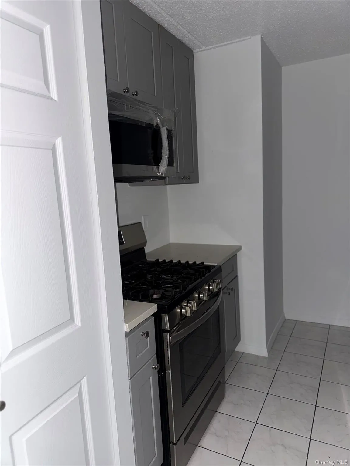 1116 Warburton Avenue, Yonkers, NY, 2 Bedrooms Bedrooms, 5 Rooms Rooms,1 BathroomBathrooms,Residential Lease,For Rent,Warburton,0,1044501 1116 Warburton Avenue, Yonkers, NY, 2 Bedrooms Bedrooms, 5 Rooms Rooms,1 BathroomBathrooms,Residential Lease,For Rent,Warburton,0,1044501