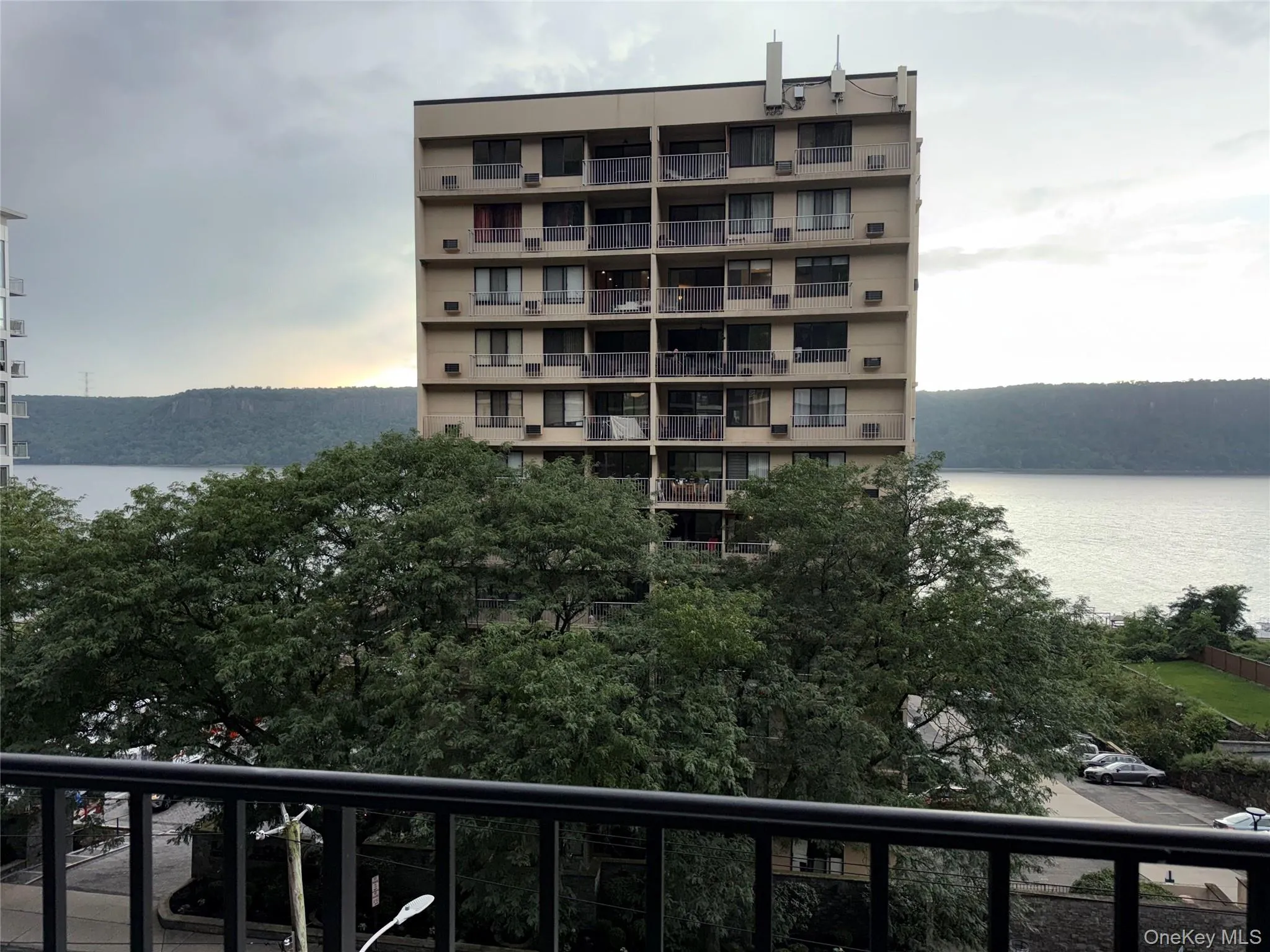 1116 Warburton Avenue, Yonkers, NY, 2 Bedrooms Bedrooms, 5 Rooms Rooms,1 BathroomBathrooms,Residential Lease,For Rent,Warburton,0,1044501 1116 Warburton Avenue, Yonkers, NY, 2 Bedrooms Bedrooms, 5 Rooms Rooms,1 BathroomBathrooms,Residential Lease,For Rent,Warburton,0,1044501
