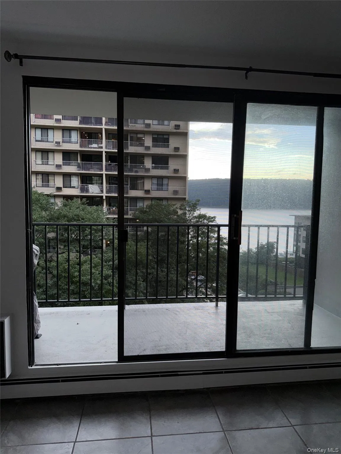 1116 Warburton Avenue, Yonkers, NY, 2 Bedrooms Bedrooms, 5 Rooms Rooms,1 BathroomBathrooms,Residential Lease,For Rent,Warburton,0,1044501 1116 Warburton Avenue, Yonkers, NY, 2 Bedrooms Bedrooms, 5 Rooms Rooms,1 BathroomBathrooms,Residential Lease,For Rent,Warburton,0,1044501