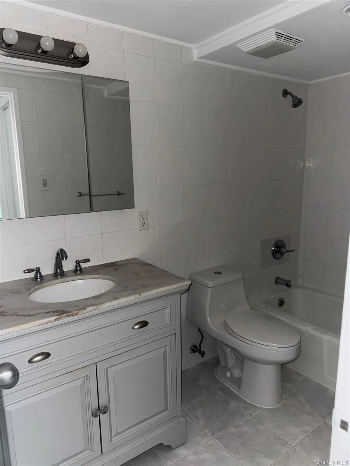 1116 Warburton Avenue, Yonkers, NY, 2 Bedrooms Bedrooms, 5 Rooms Rooms,1 BathroomBathrooms,Residential Lease,For Rent,Warburton,0,1044501 1116 Warburton Avenue, Yonkers, NY, 2 Bedrooms Bedrooms, 5 Rooms Rooms,1 BathroomBathrooms,Residential Lease,For Rent,Warburton,0,1044501