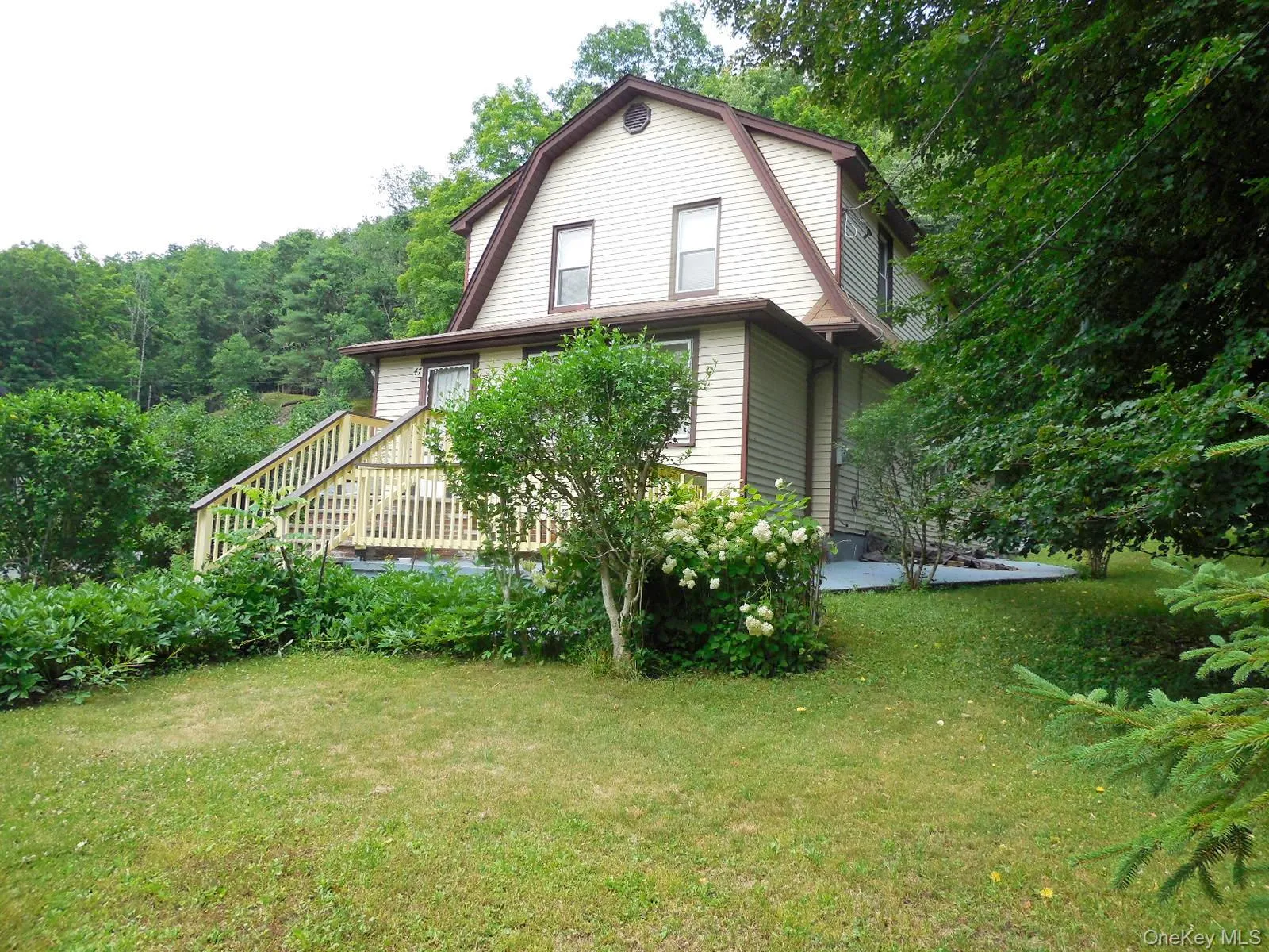 Mature landscaping add privacy and a peaceful sense of seclusion Mature landscaping add privacy and a peaceful sense of seclusion