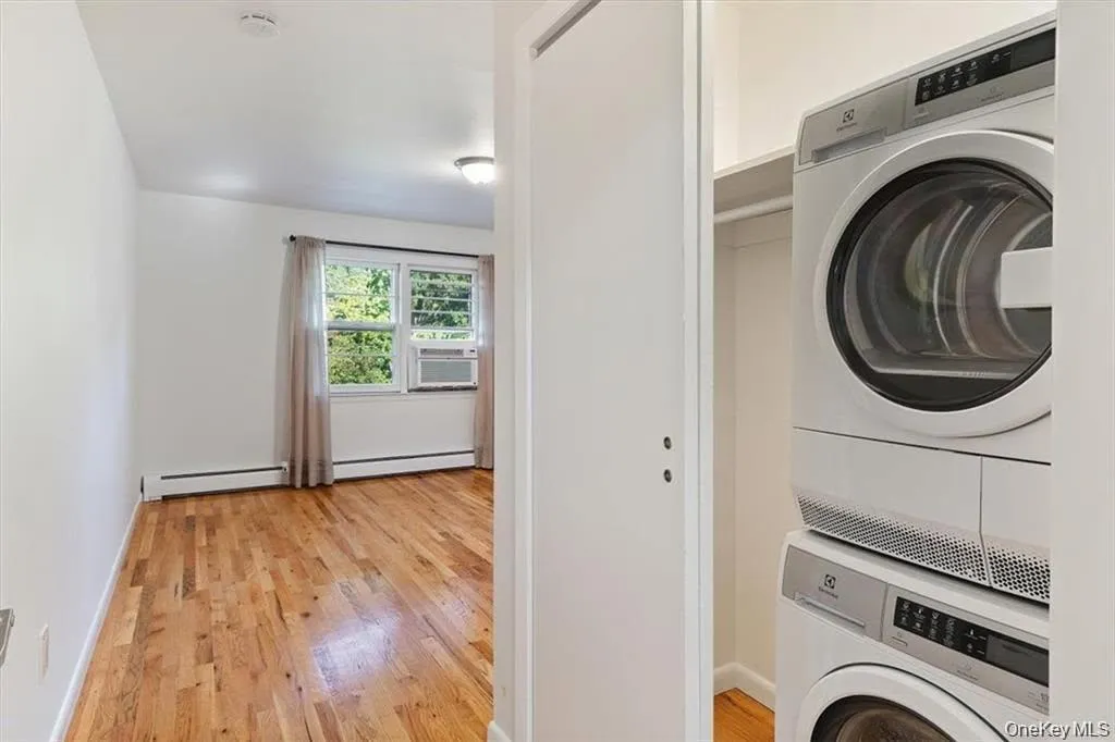 190 Midland Avenue, Eastchester, NY, 3 Bedrooms Bedrooms, 8 Rooms Rooms,2 BathroomsBathrooms,Residential Lease,For Rent,Midland,0,1044505 190 Midland Avenue, Eastchester, NY, 3 Bedrooms Bedrooms, 8 Rooms Rooms,2 BathroomsBathrooms,Residential Lease,For Rent,Midland,0,1044505