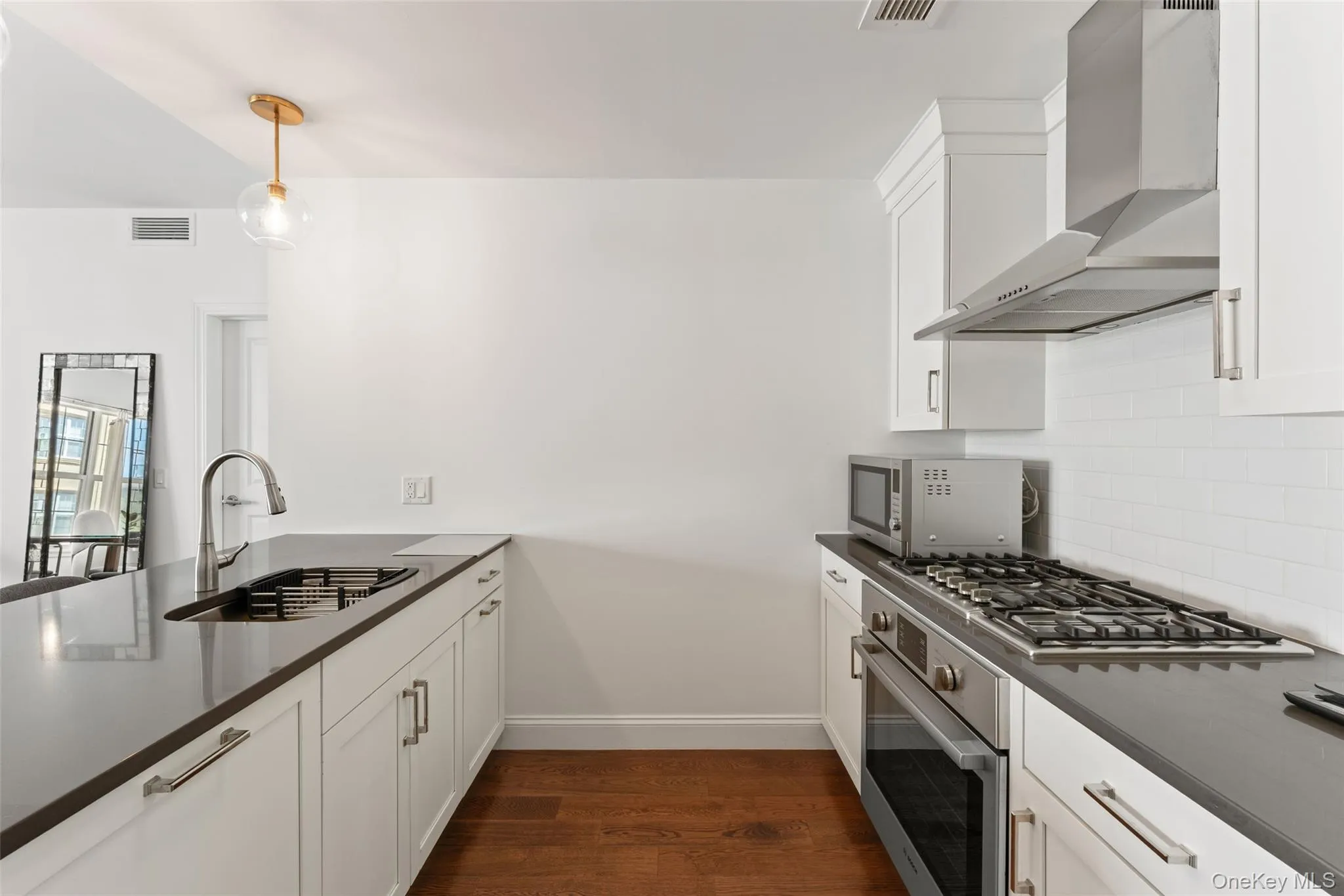 10 Byron Place, Mamaroneck, NY, 2 Bedrooms Bedrooms, 5 Rooms Rooms,2 BathroomsBathrooms,Residential Lease,For Rent,Byron,0,1044512 10 Byron Place, Mamaroneck, NY, 2 Bedrooms Bedrooms, 5 Rooms Rooms,2 BathroomsBathrooms,Residential Lease,For Rent,Byron,0,1044512