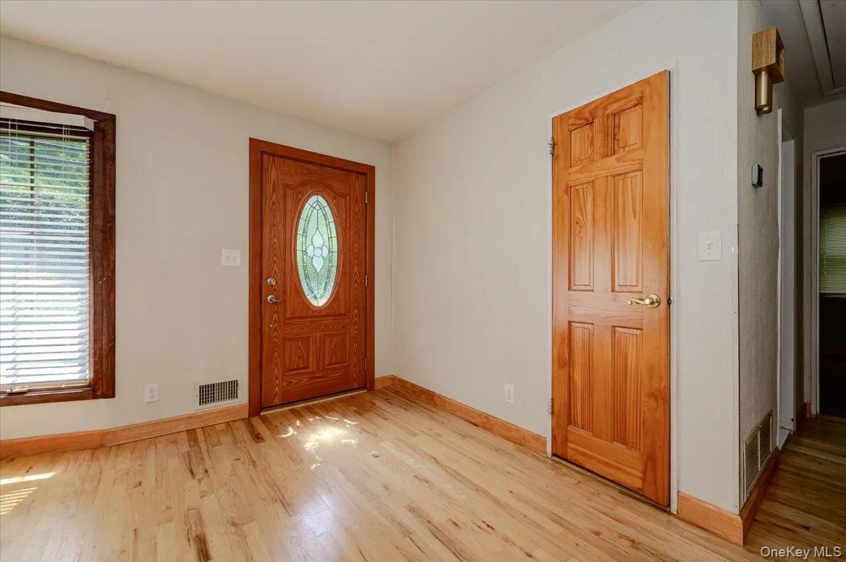 9 Somerstown Road, Ossining, NY, 4 Bedrooms Bedrooms, 9 Rooms Rooms,2 BathroomsBathrooms,Residential,For Rent,Somerstown,0,1044513 9 Somerstown Road, Ossining, NY, 4 Bedrooms Bedrooms, 9 Rooms Rooms,2 BathroomsBathrooms,Residential,For Rent,Somerstown,0,1044513