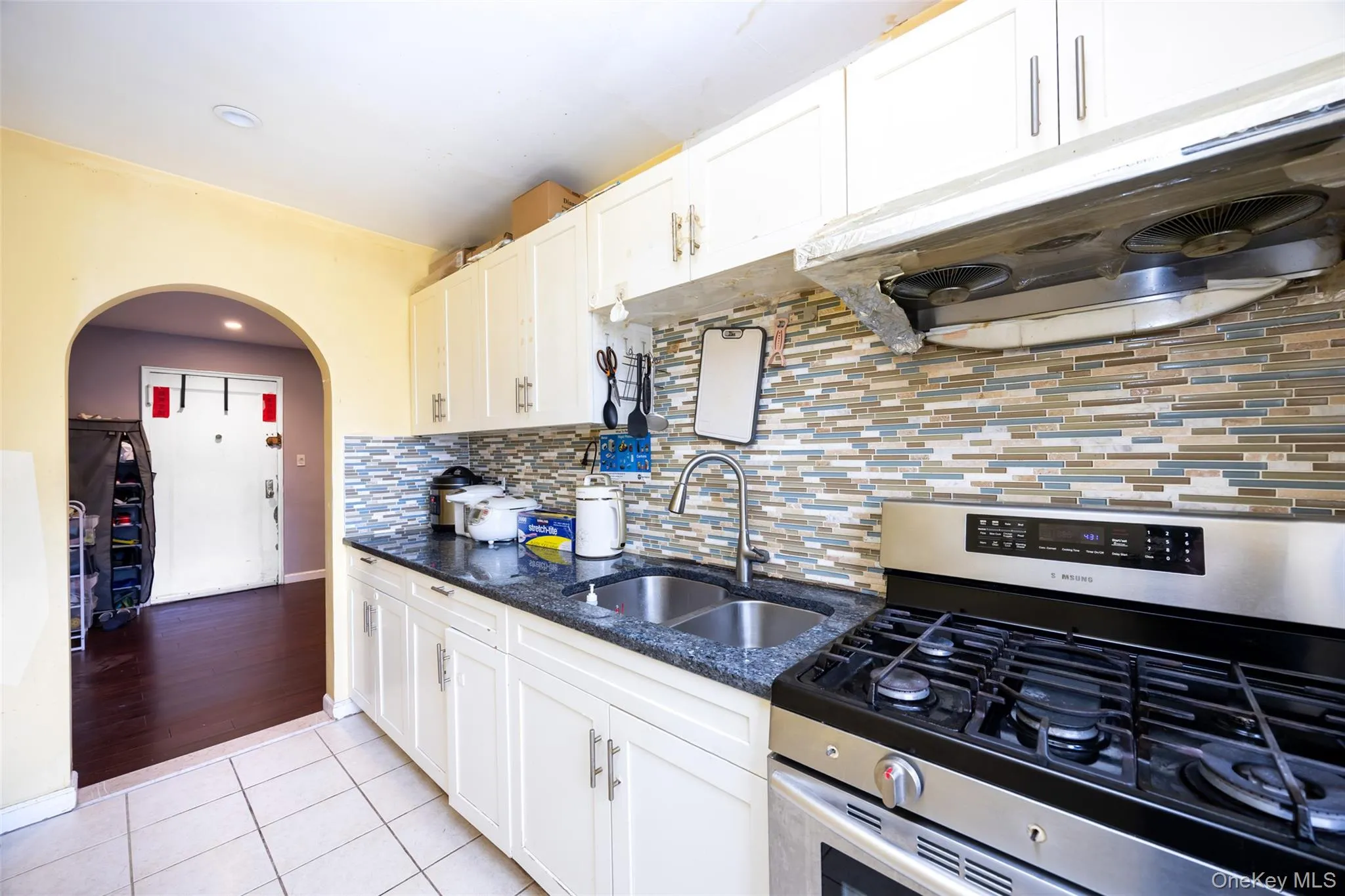 69-12 140th Street, New York, NY, 1 Bedroom Bedrooms, 5 Rooms Rooms,1 BathroomBathrooms,Residential,For Rent,140th,0,1044527 69-12 140th Street, New York, NY, 1 Bedroom Bedrooms, 5 Rooms Rooms,1 BathroomBathrooms,Residential,For Rent,140th,0,1044527