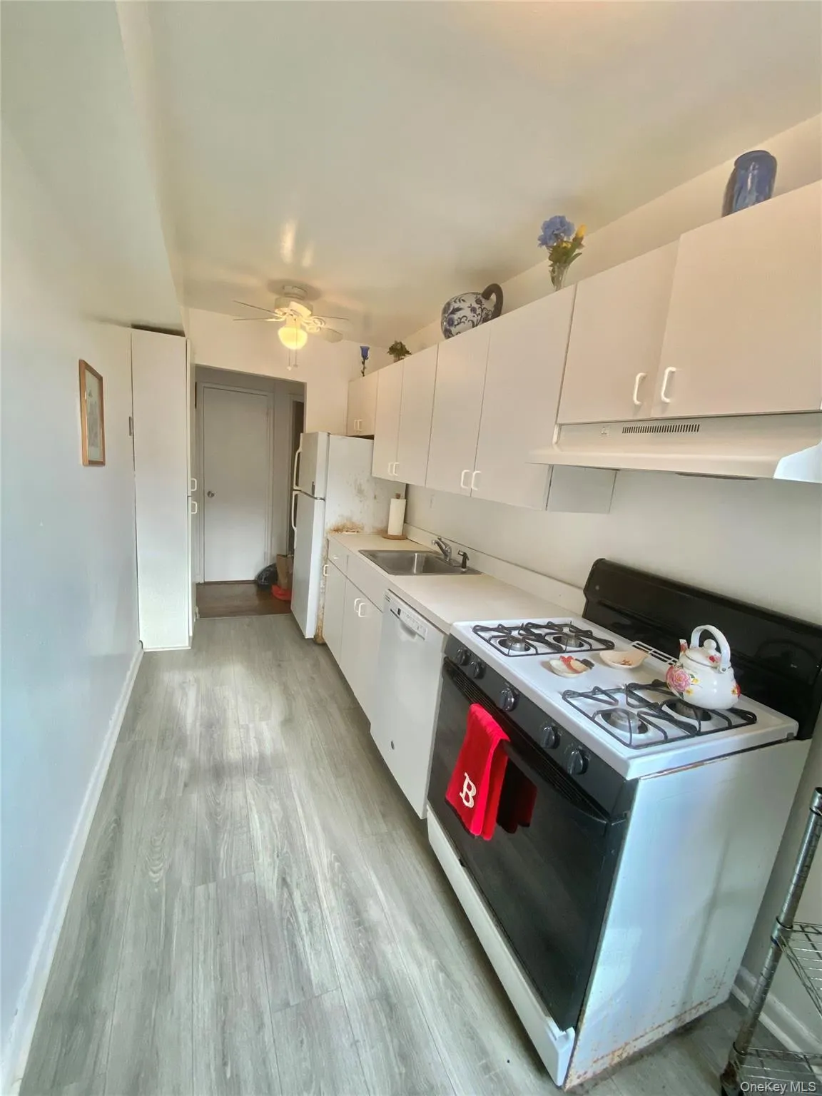2 Sadore Lane, Yonkers, NY, 1 Bedroom Bedrooms, 3 Rooms Rooms,1 BathroomBathrooms,Residential,For Rent,Sadore Lane,0,1044530 2 Sadore Lane, Yonkers, NY, 1 Bedroom Bedrooms, 3 Rooms Rooms,1 BathroomBathrooms,Residential,For Rent,Sadore Lane,0,1044530
