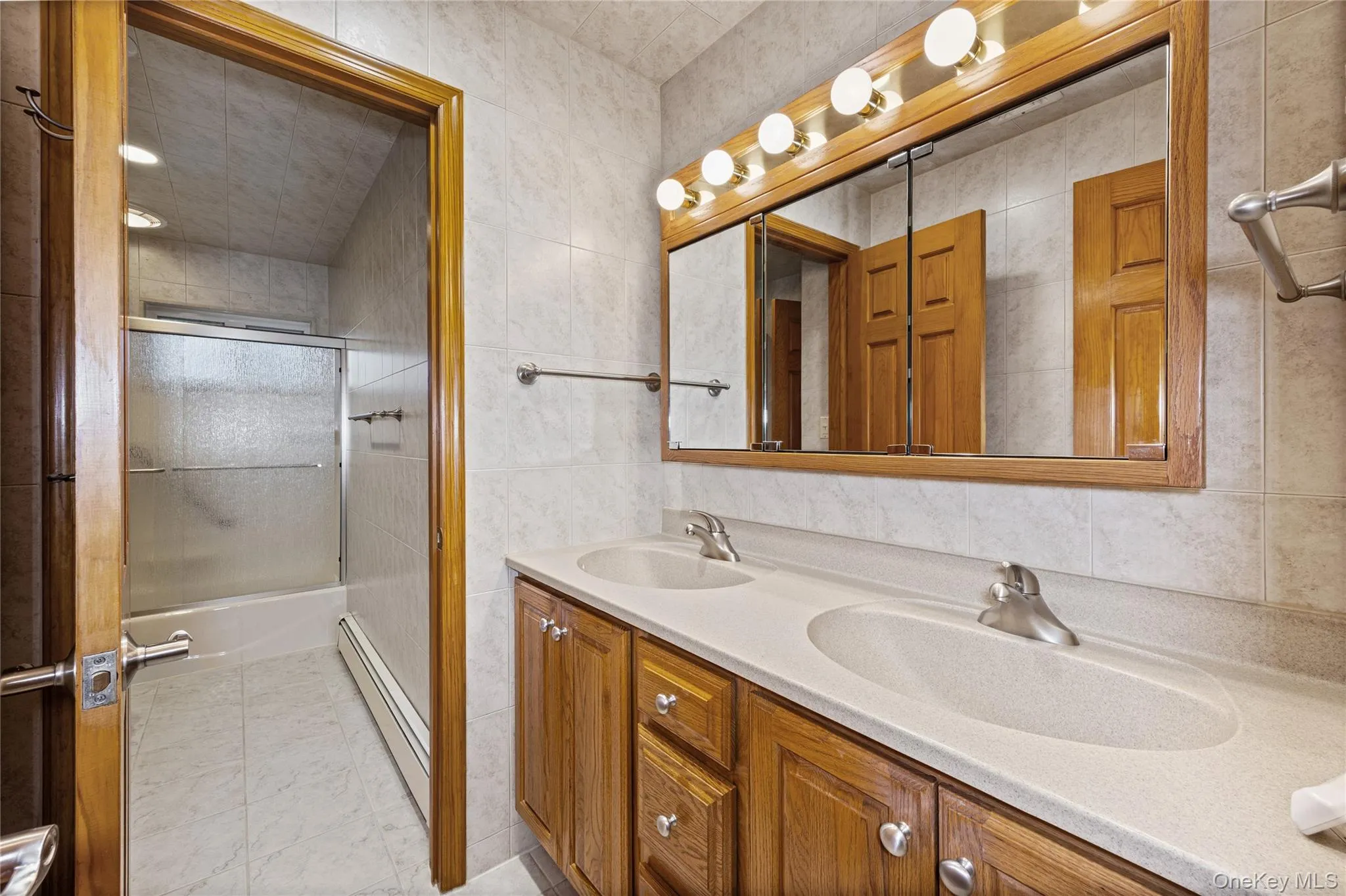 Separate room for dual vanity Separate room for dual vanity