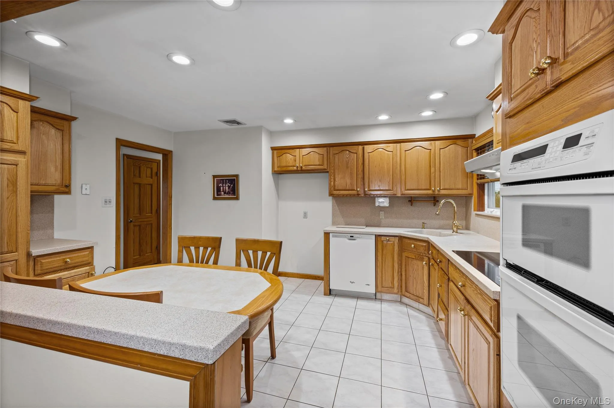 Spacious eat-in kitchen Spacious eat-in kitchen