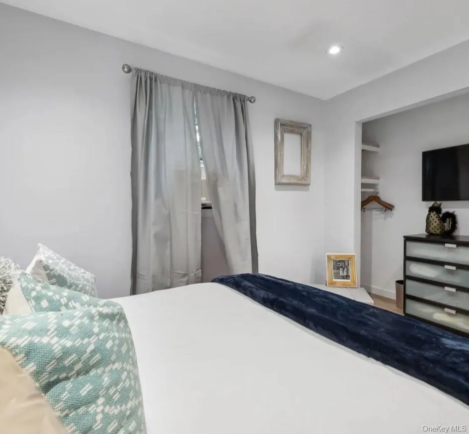 38 8th Street, East Hampton, NY, 2 Bedroom Bedrooms, 4 Room Rooms,1 BathroomBathrooms,Residential Lease,For Rent,8th,0,1044540 38 8th Street, East Hampton, NY, 2 Bedroom Bedrooms, 4 Room Rooms,1 BathroomBathrooms,Residential Lease,For Rent,8th,0,1044540