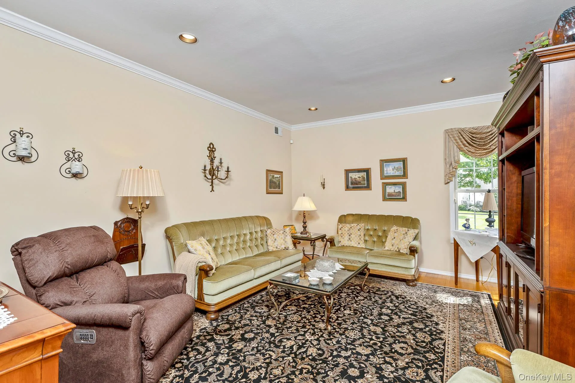 Spacious Forma Living Room Spacious Forma Living Room