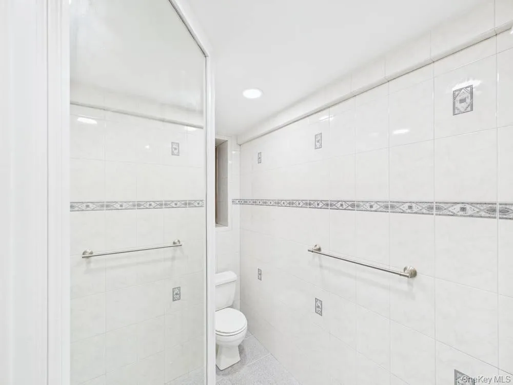 88-10 34 Avenue, New York, NY, 2 Bedrooms Bedrooms, 4 Rooms Rooms,1 BathroomBathrooms,Residential Lease,For Rent,34,0,1044543 88-10 34 Avenue, New York, NY, 2 Bedrooms Bedrooms, 4 Rooms Rooms,1 BathroomBathrooms,Residential Lease,For Rent,34,0,1044543