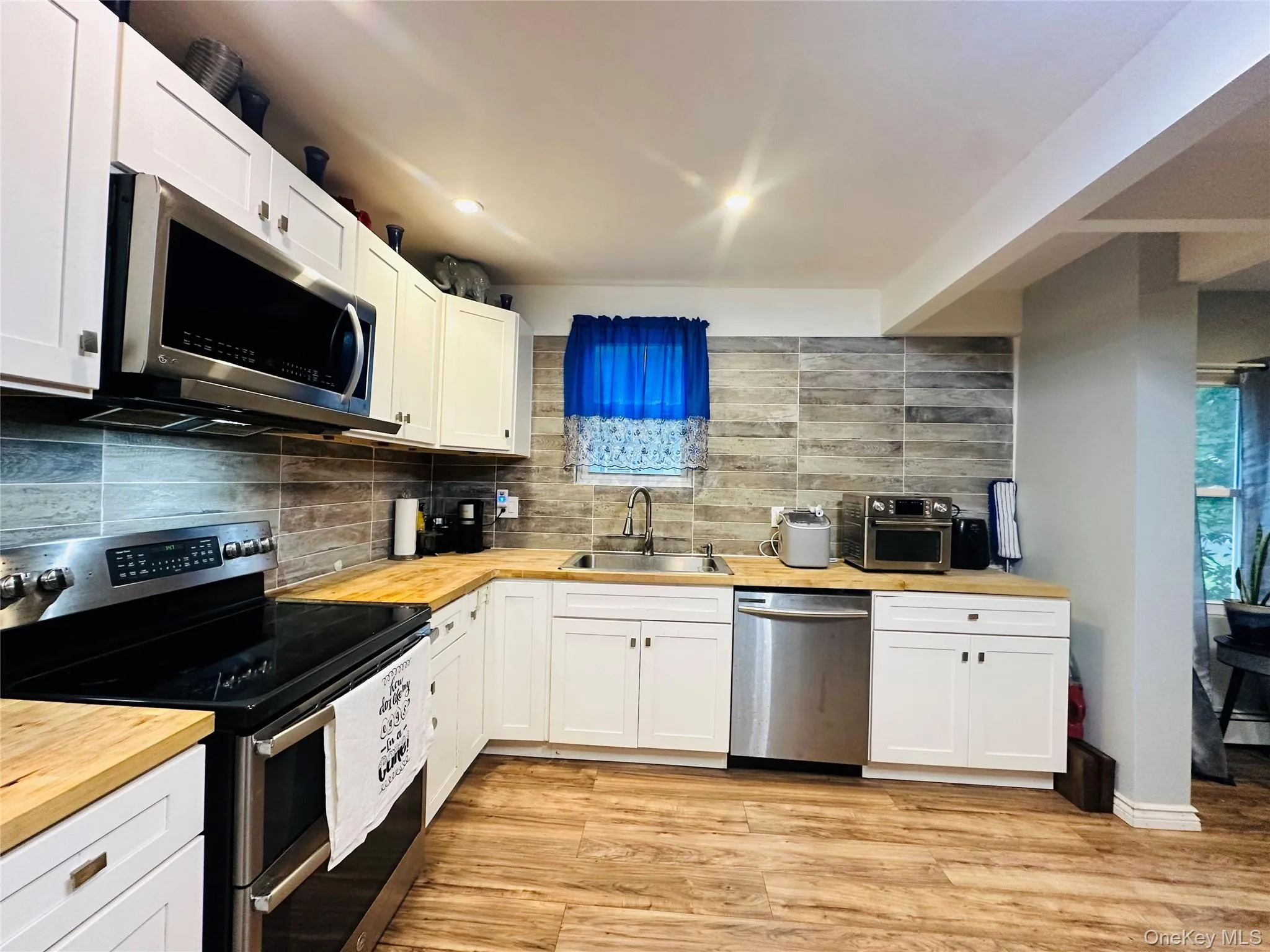 14 Macdonnell Heights, Poughkeepsie (town), NY, 3 Bedrooms Bedrooms, 4 Rooms Rooms,2 BathroomsBathrooms,Residential,For Rent,Macdonnell,0,1044547 14 Macdonnell Heights, Poughkeepsie (town), NY, 3 Bedrooms Bedrooms, 4 Rooms Rooms,2 BathroomsBathrooms,Residential,For Rent,Macdonnell,0,1044547
