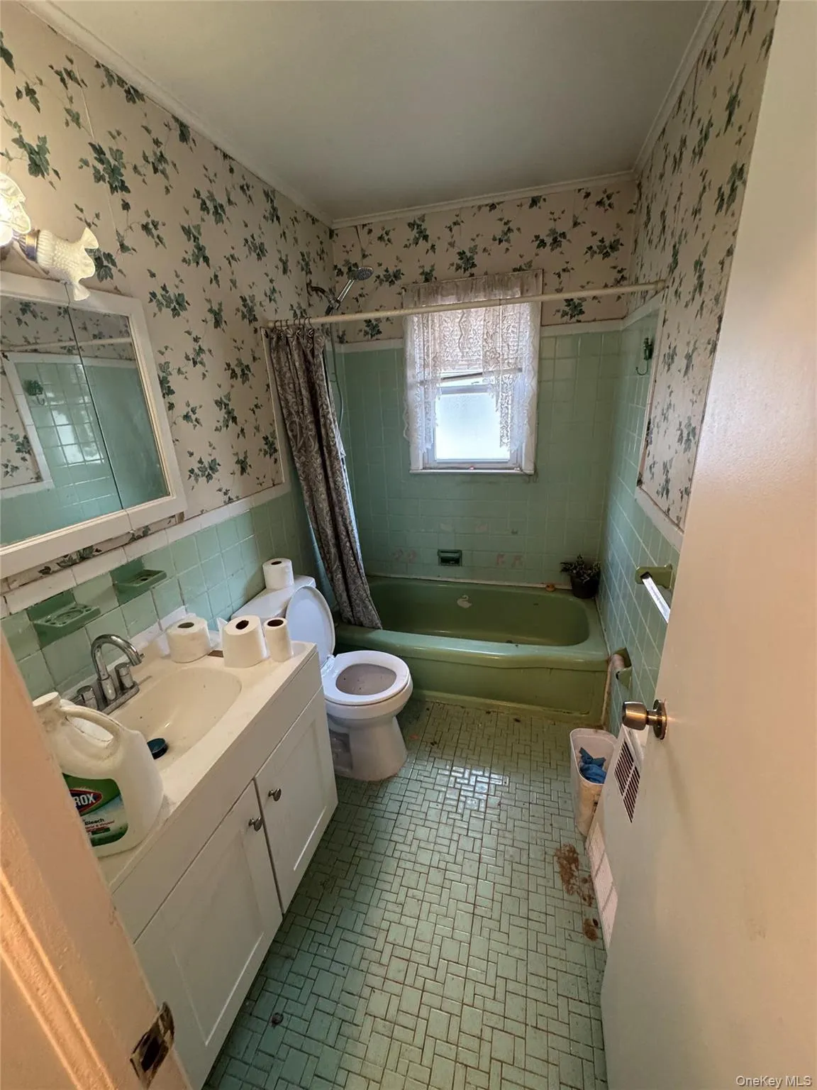 283 Doherty Avenue, Hempstead, NY, 4 Bedrooms Bedrooms, 7 Rooms Rooms,1 BathroomBathrooms,Residential,For Rent,Doherty,0,1044548 283 Doherty Avenue, Hempstead, NY, 4 Bedrooms Bedrooms, 7 Rooms Rooms,1 BathroomBathrooms,Residential,For Rent,Doherty,0,1044548