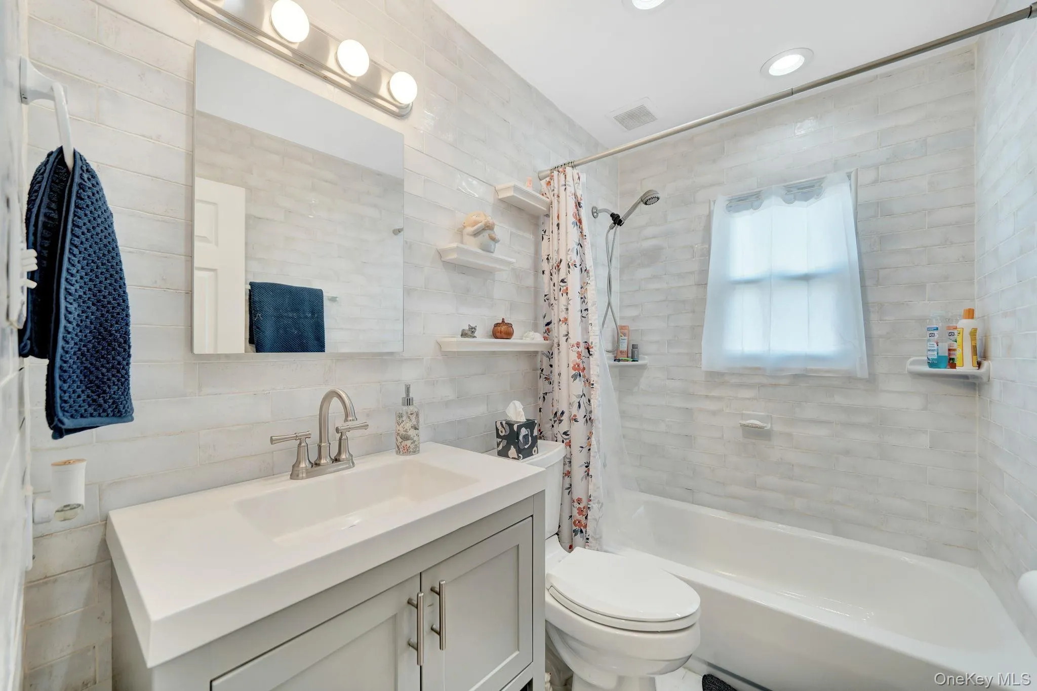 103 Queens Avenue, West Babylon, NY, 5 Bedrooms Bedrooms, 7 Rooms Rooms,3 BathroomsBathrooms,Residential,For Rent,Queens,0,1044550 103 Queens Avenue, West Babylon, NY, 5 Bedrooms Bedrooms, 7 Rooms Rooms,3 BathroomsBathrooms,Residential,For Rent,Queens,0,1044550