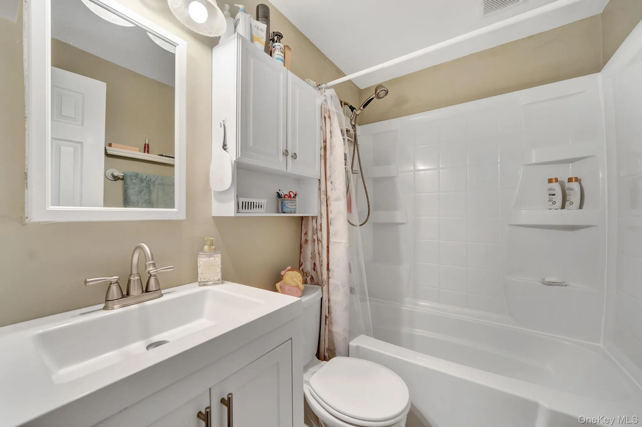 103 Queens Avenue, West Babylon, NY, 5 Bedrooms Bedrooms, 7 Rooms Rooms,3 BathroomsBathrooms,Residential,For Rent,Queens,0,1044550 103 Queens Avenue, West Babylon, NY, 5 Bedrooms Bedrooms, 7 Rooms Rooms,3 BathroomsBathrooms,Residential,For Rent,Queens,0,1044550