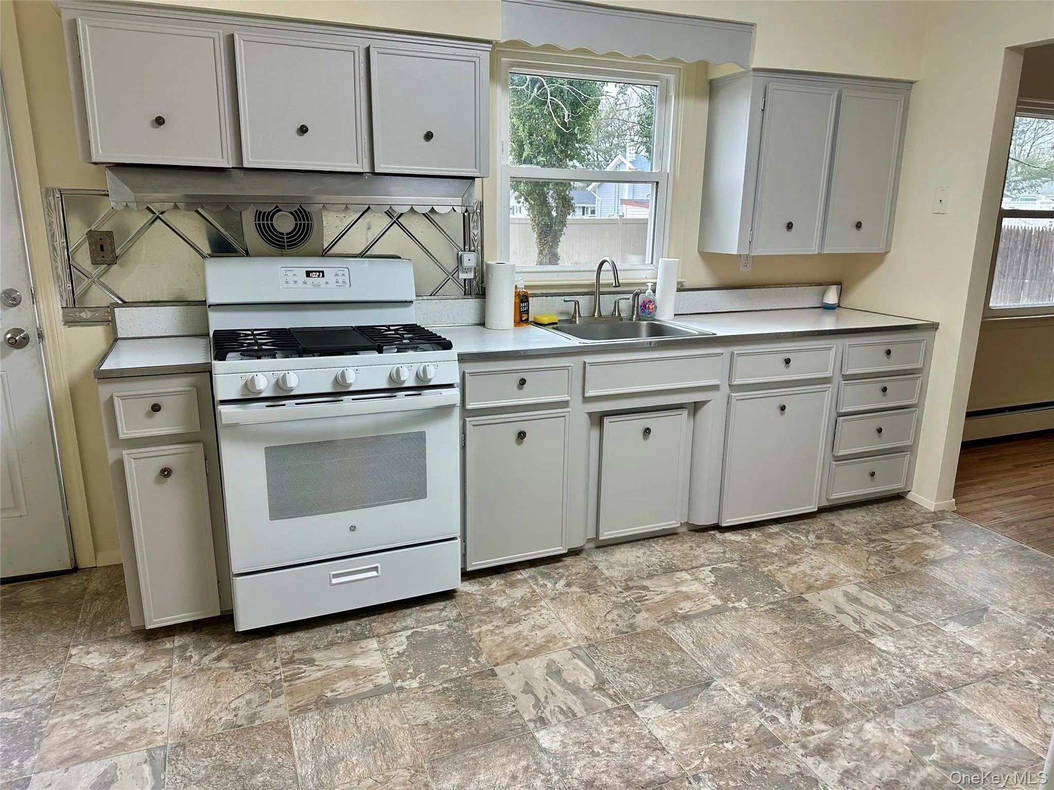 74 Clifton Place, Brookhaven, NY, 3 Bedrooms Bedrooms, 6 Rooms Rooms,1 BathroomBathrooms,Residential Lease,For Rent,Clifton,0,1044555 74 Clifton Place, Brookhaven, NY, 3 Bedrooms Bedrooms, 6 Rooms Rooms,1 BathroomBathrooms,Residential Lease,For Rent,Clifton,0,1044555